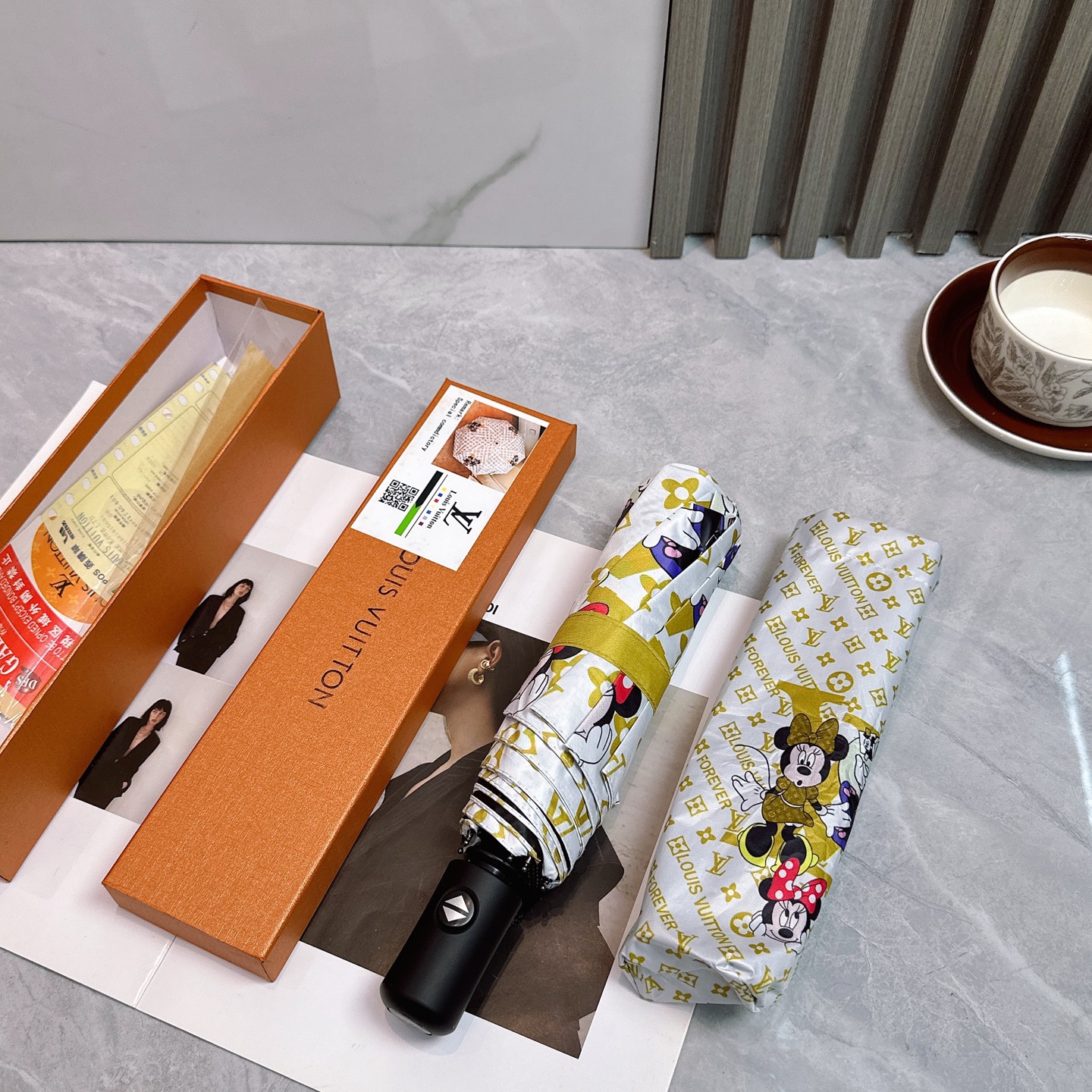  LV 路易威登三折防晒睛雨伞🔥🔥 2055夏季新款 全自动折叠晴雨伞 
内里黑色涂层防晒有效阻隔紫外线