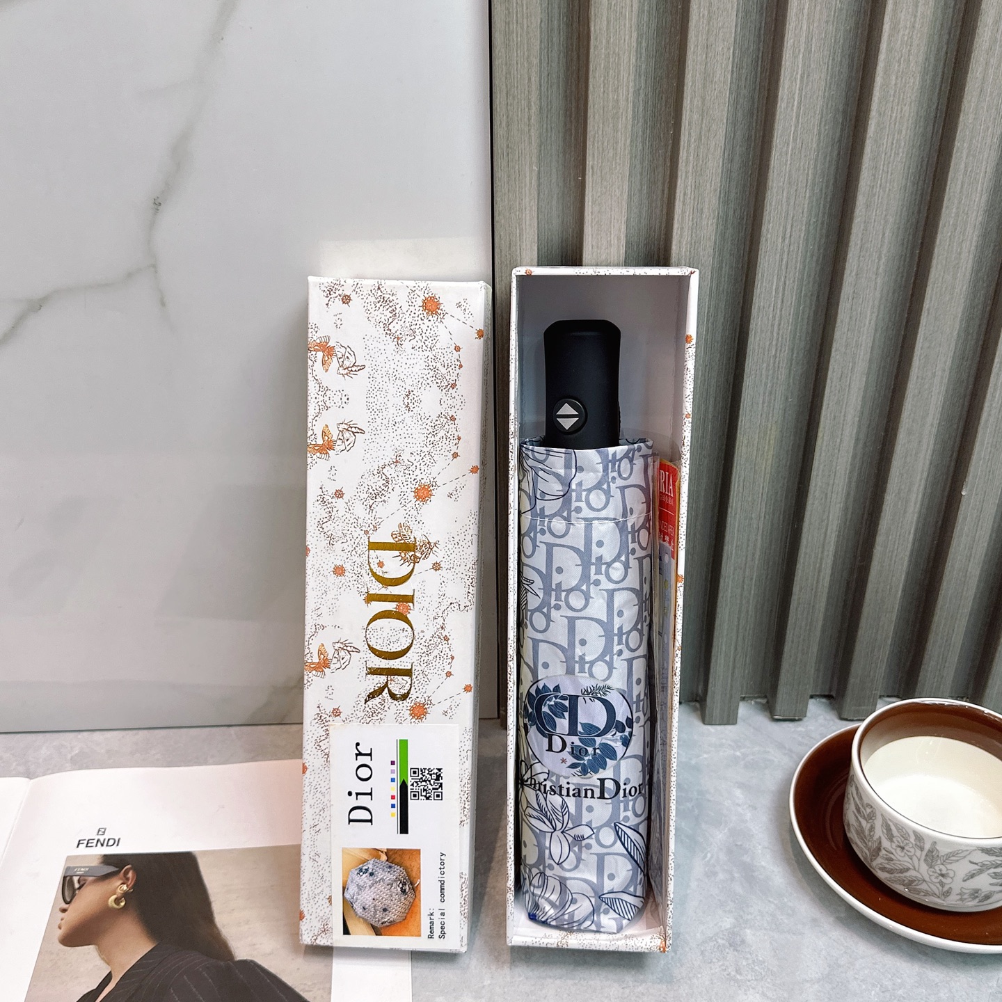  迪奥Dior三折防晒睛雨伞🔥🔥 2055夏季新款 全自动折叠晴雨伞 
内里黑色涂层防晒有效阻隔紫外线9