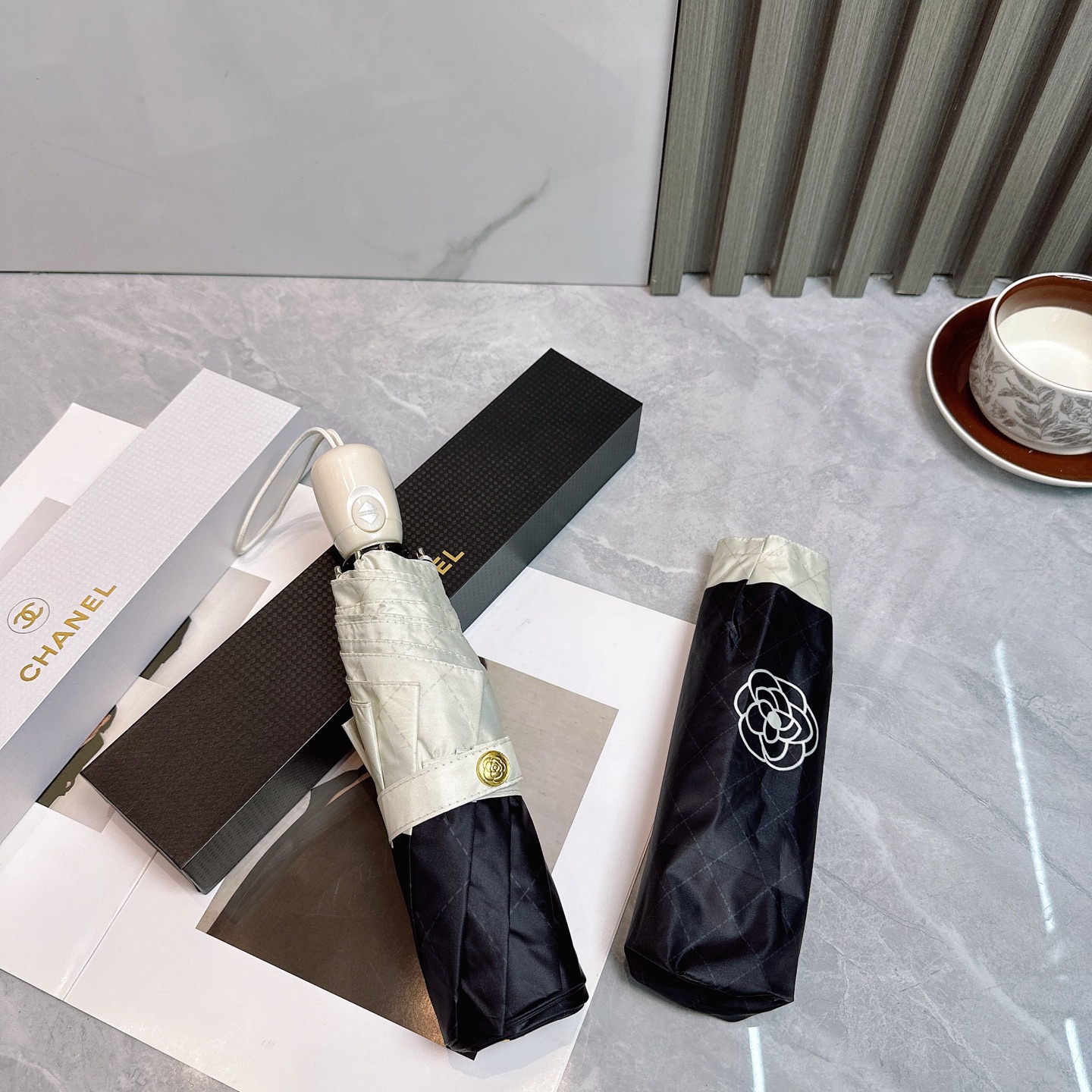  CHANEL（香奈儿）夏季新款 全自动折叠晴雨伞 
黑色涂层防晒有效阻隔紫外线99%，UPF>50 
