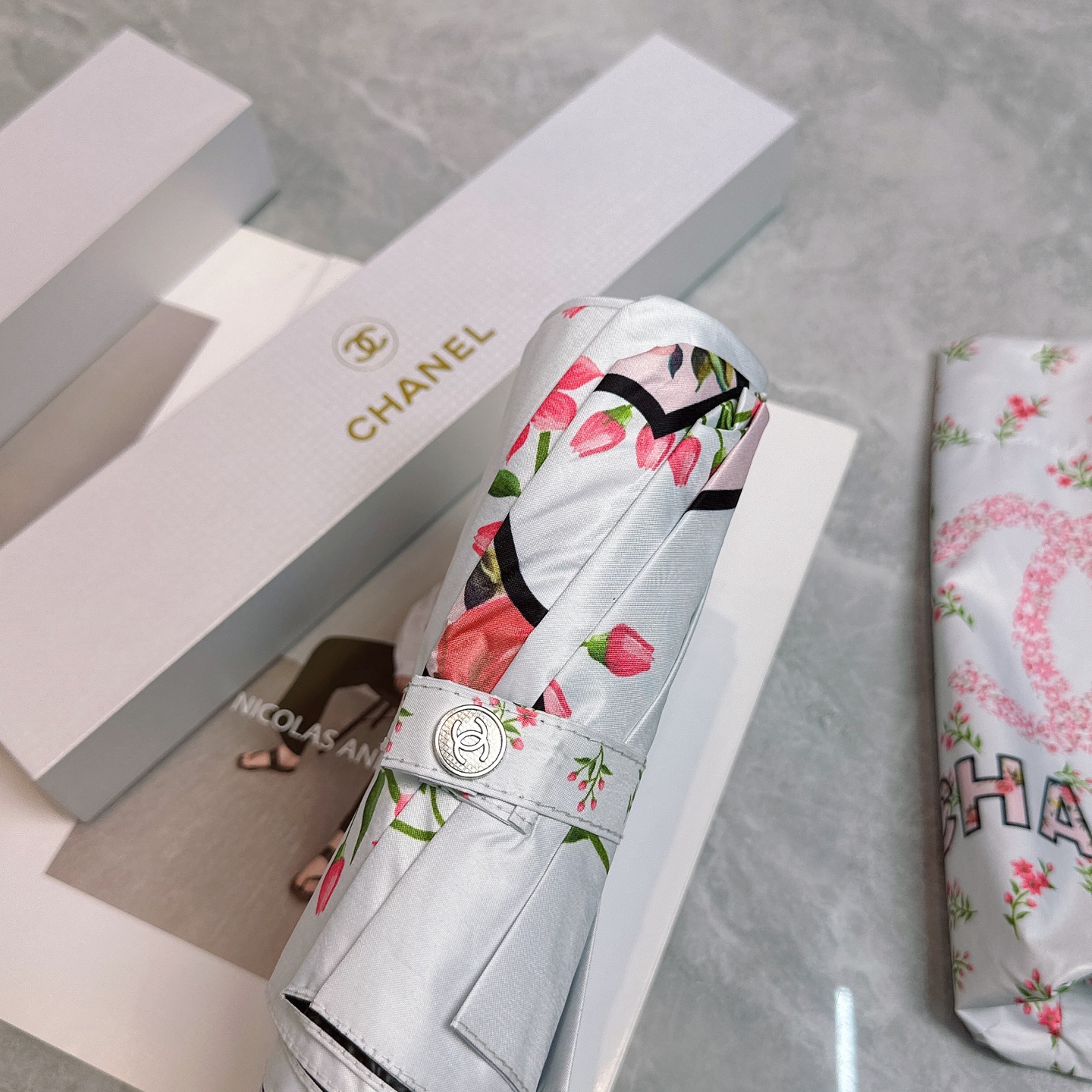  CHANEL（香奈儿）夏季新款 全自动折叠晴雨伞 
黑色涂层防晒有效阻隔紫外线99%，UPF>50 
