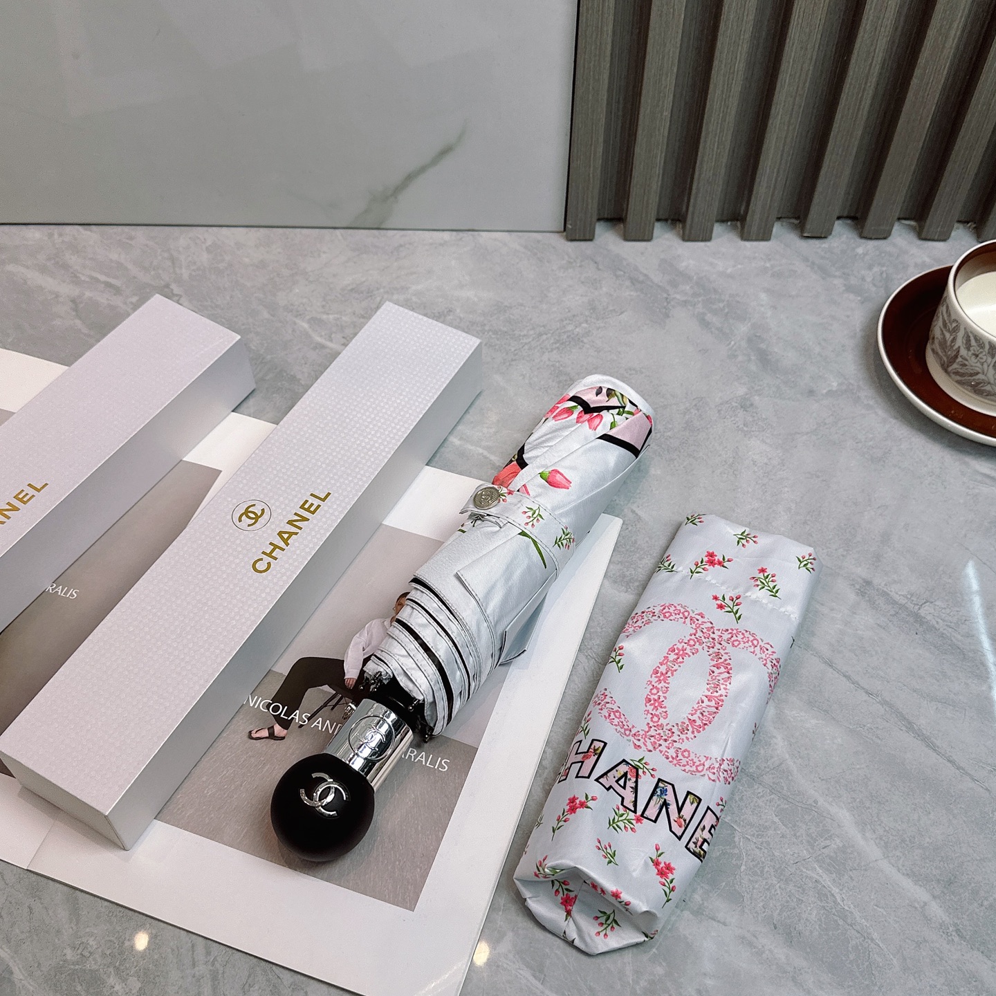  CHANEL（香奈儿）夏季新款 全自动折叠晴雨伞 
黑色涂层防晒有效阻隔紫外线99%，UPF>50 

