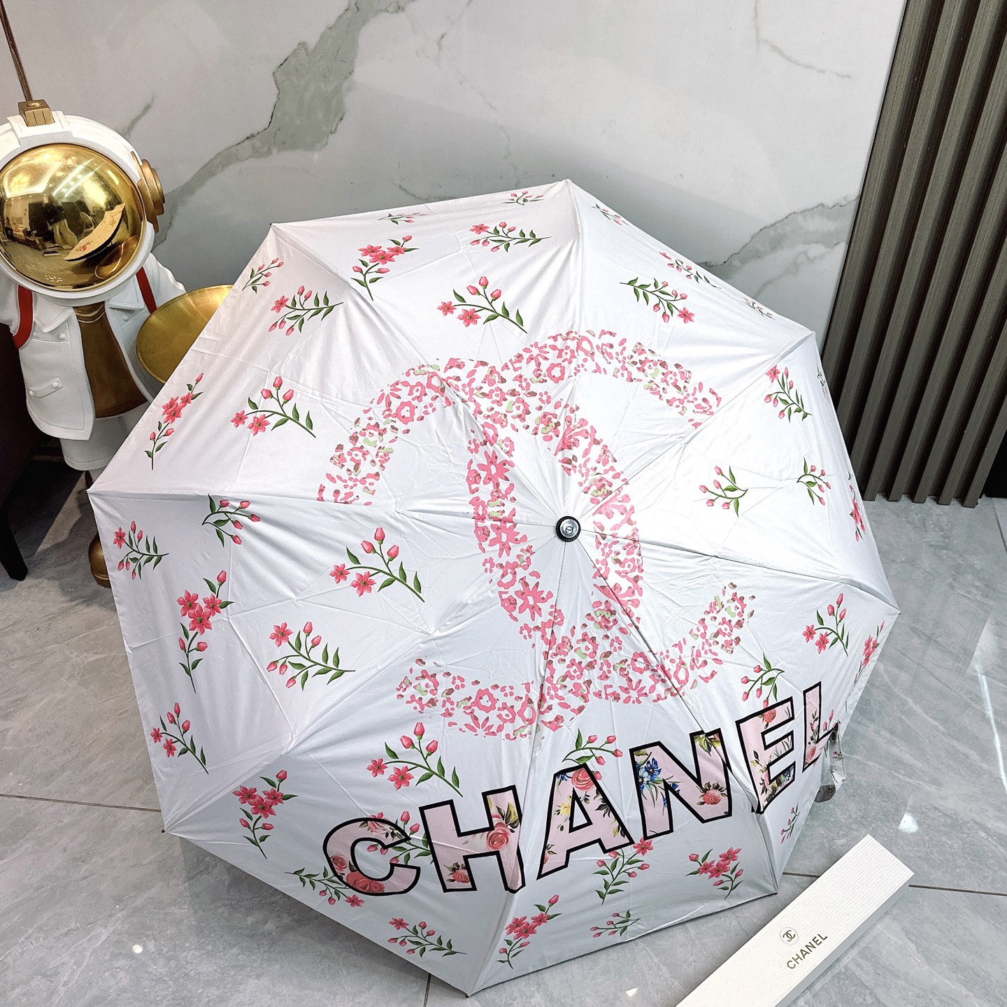  CHANEL（香奈儿）夏季新款 全自动折叠晴雨伞 
黑色涂层防晒有效阻隔紫外线99%，UPF>50 

