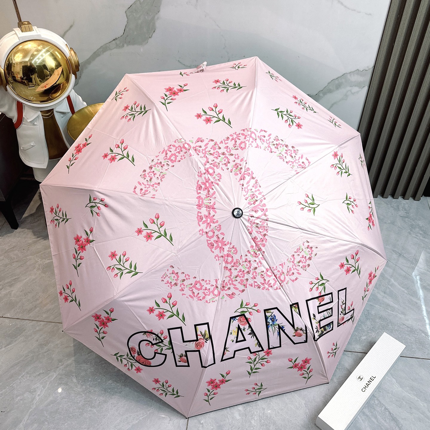  CHANEL（香奈儿）夏季新款 全自动折叠晴雨伞 
黑色涂层防晒有效阻隔紫外线99%，UPF>50 
