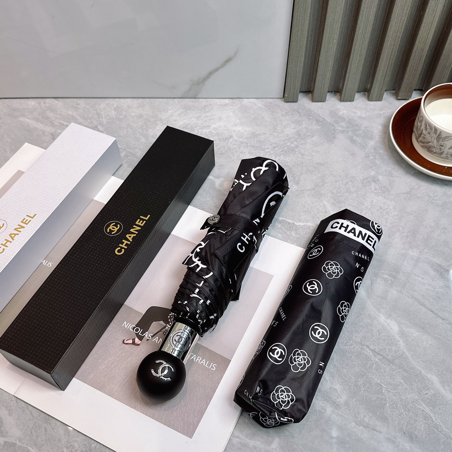  CHANEL（香奈儿）夏季新款 全自动折叠晴雨伞 
黑色涂层防晒有效阻隔紫外线99%，UPF>50 

