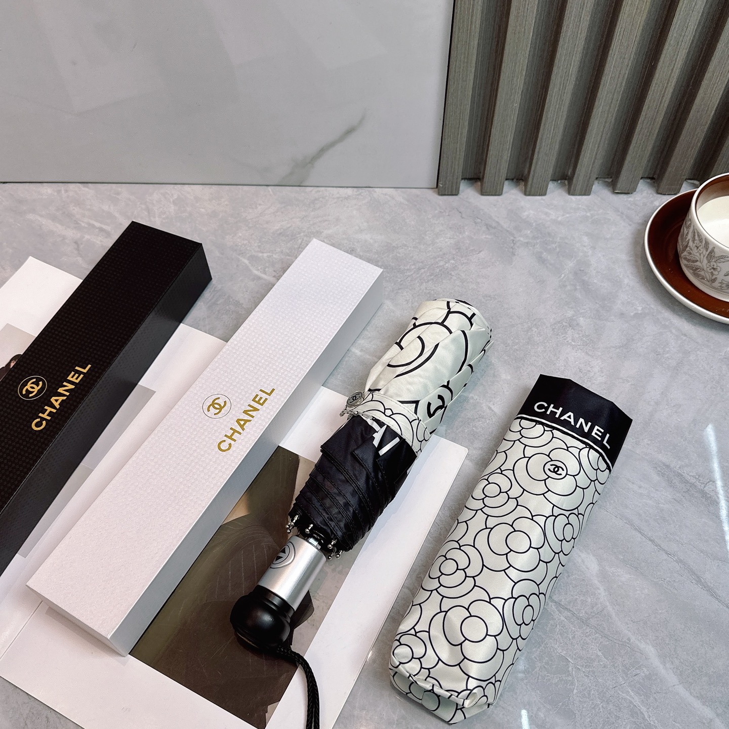  CHANEL（香奈儿）2025夏季新款 全自动折叠晴雨伞 
黑色涂层防晒有效阻隔紫外线99%，UPF>