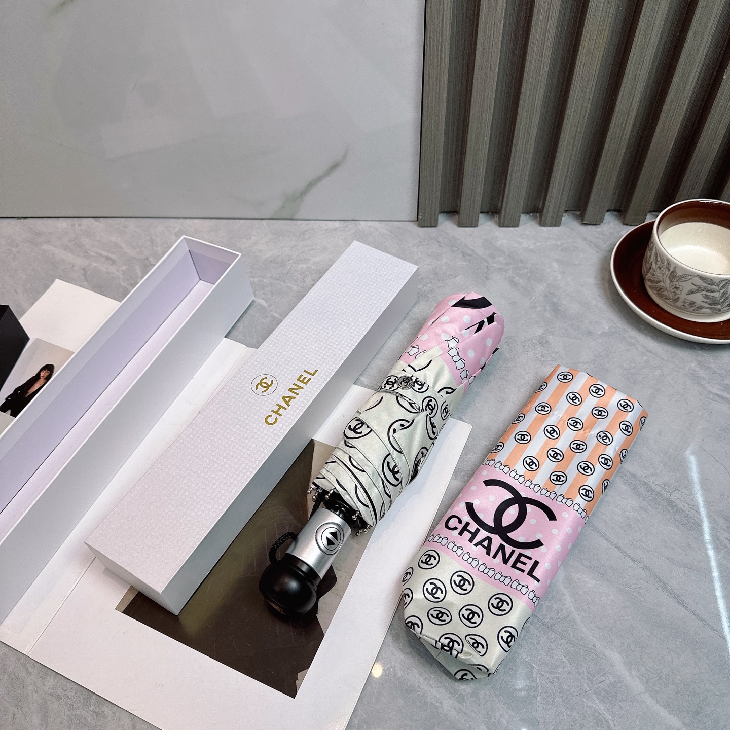  CHANEL（香奈儿）2025夏季新款 全自动折叠晴雨伞 
黑色涂层防晒有效阻隔紫外线99%，UPF>