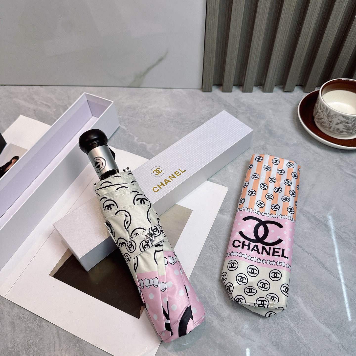  CHANEL（香奈儿）2025夏季新款 全自动折叠晴雨伞 
黑色涂层防晒有效阻隔紫外线99%，UPF>