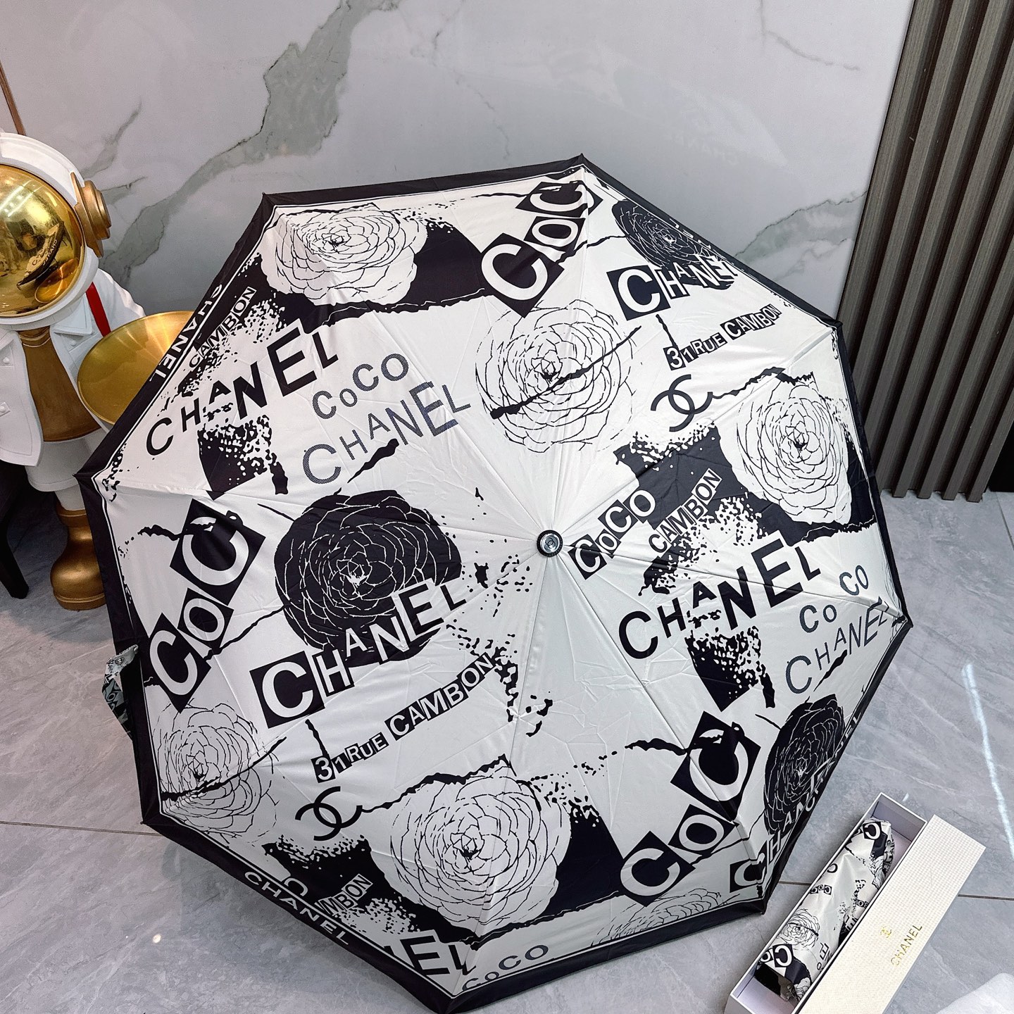  CHANEL（香奈儿）夏季新款 全自动折叠晴雨伞 
黑色涂层防晒有效阻隔紫外线99%，UPF>50 
