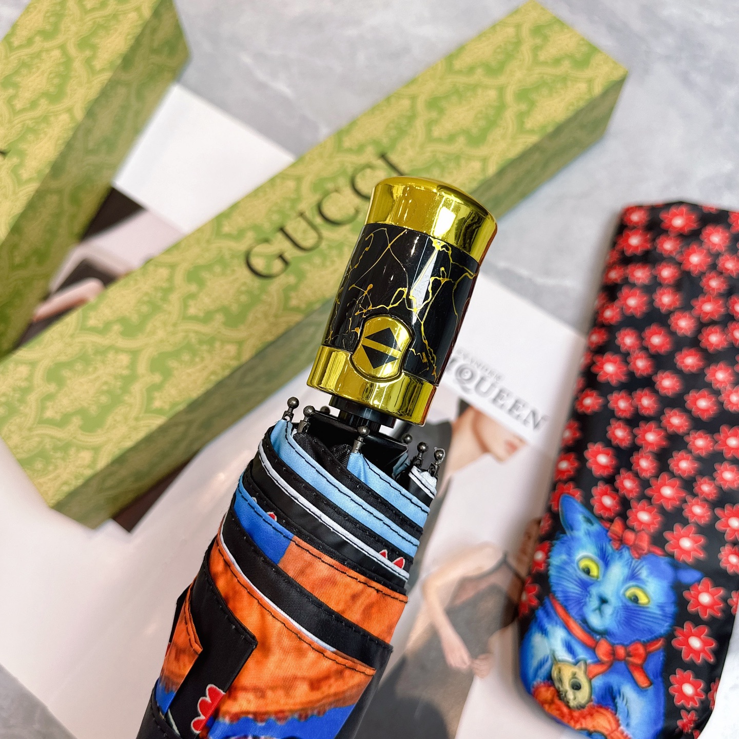   GUCCI（古驰 ）夏季新款 折叠晴雨伞 
黑色涂层防晒有效阻隔紫外线99%，UPF>50 
所以能