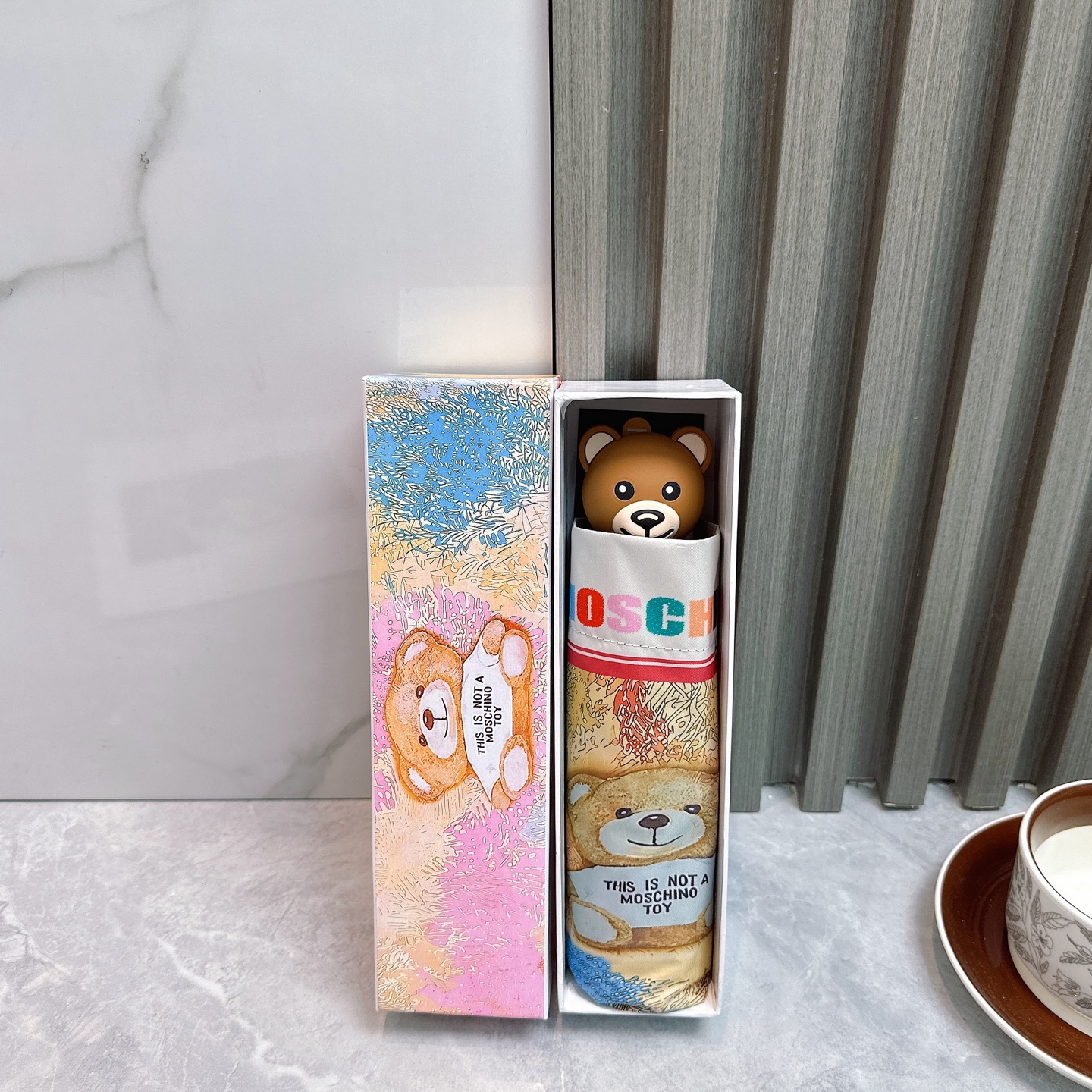  Moschino（莫斯奇诺） 新款 五折 折叠晴雨伞  时尚原单代工品质 细节精致 看得见的品质 打破