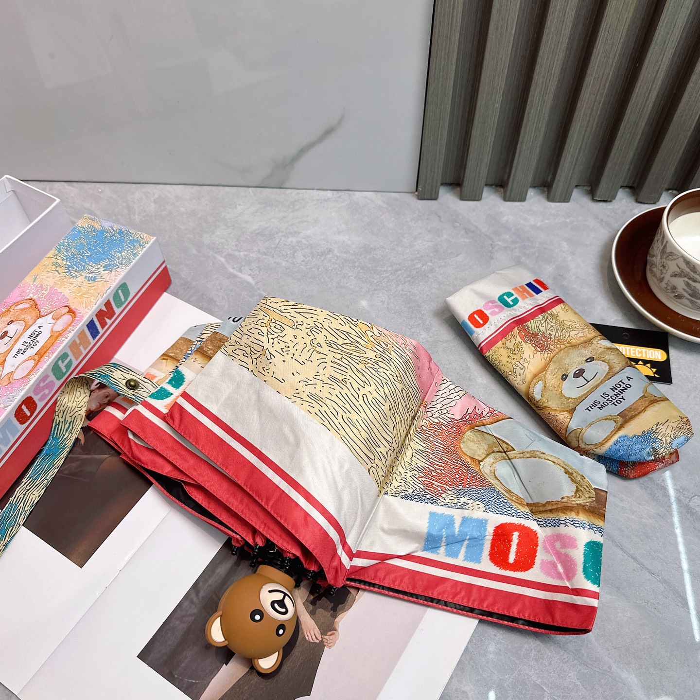  Moschino（莫斯奇诺） 新款 五折 折叠晴雨伞  时尚原单代工品质 细节精致 看得见的品质 打破