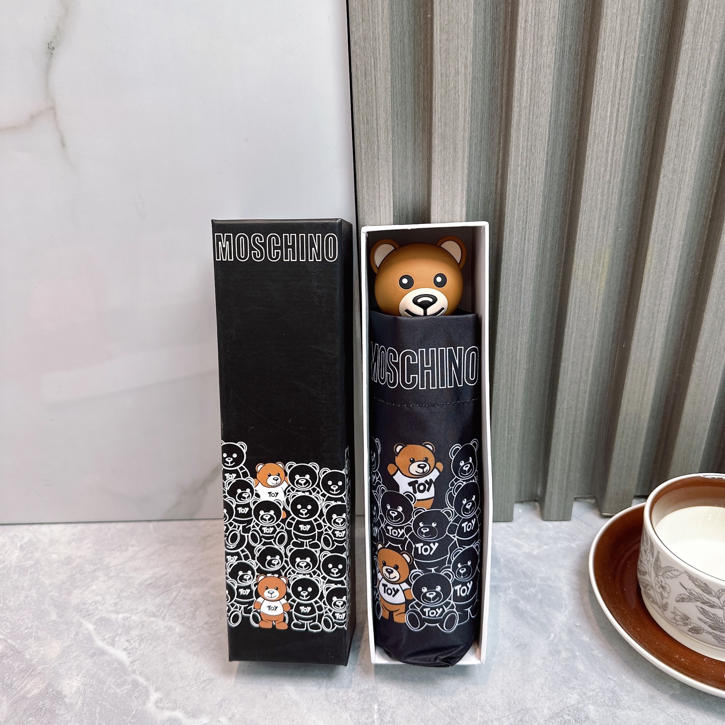   Moschino（莫斯奇诺） 新款 五折 折叠晴雨伞  时尚原单代工品质 细节精致 看得见的品质 打