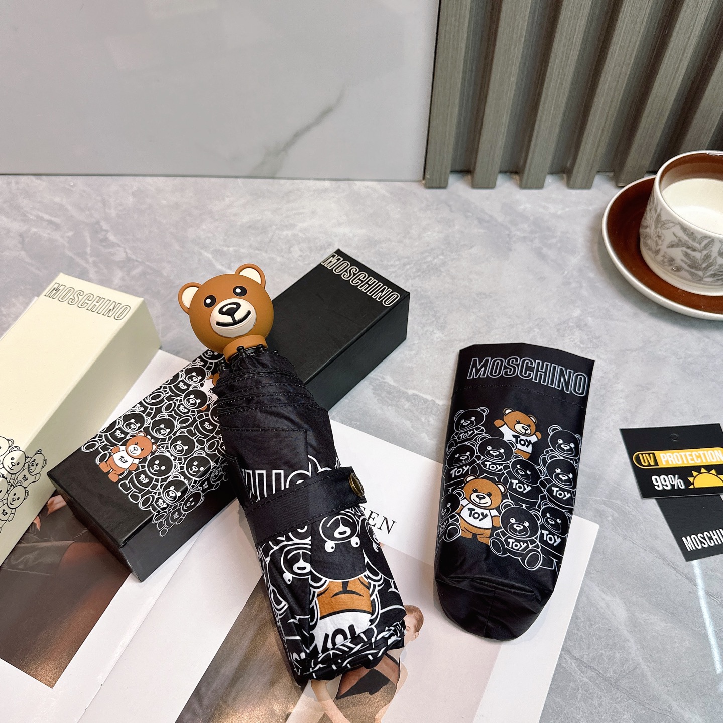   Moschino（莫斯奇诺） 新款 五折 折叠晴雨伞  时尚原单代工品质 细节精致 看得见的品质 打