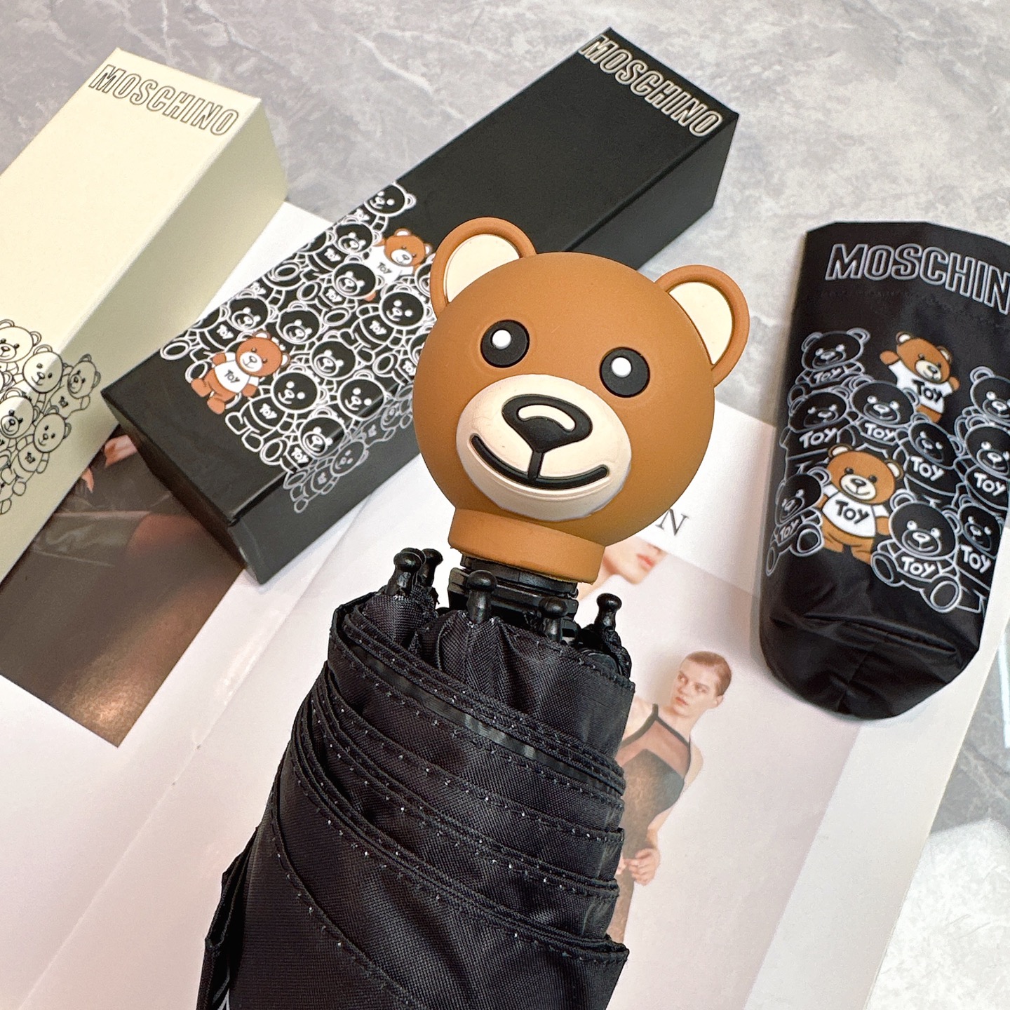   Moschino（莫斯奇诺） 新款 五折 折叠晴雨伞  时尚原单代工品质 细节精致 看得见的品质 打