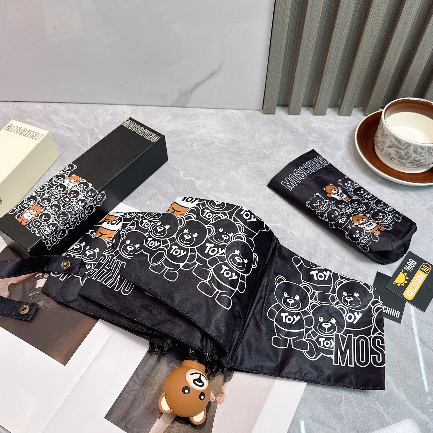   Moschino（莫斯奇诺） 新款 五折 折叠晴雨伞  时尚原单代工品质 细节精致 看得见的品质 打
