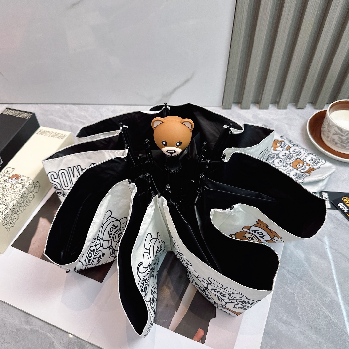   Moschino（莫斯奇诺） 新款 五折 折叠晴雨伞  时尚原单代工品质 细节精致 看得见的品质 打