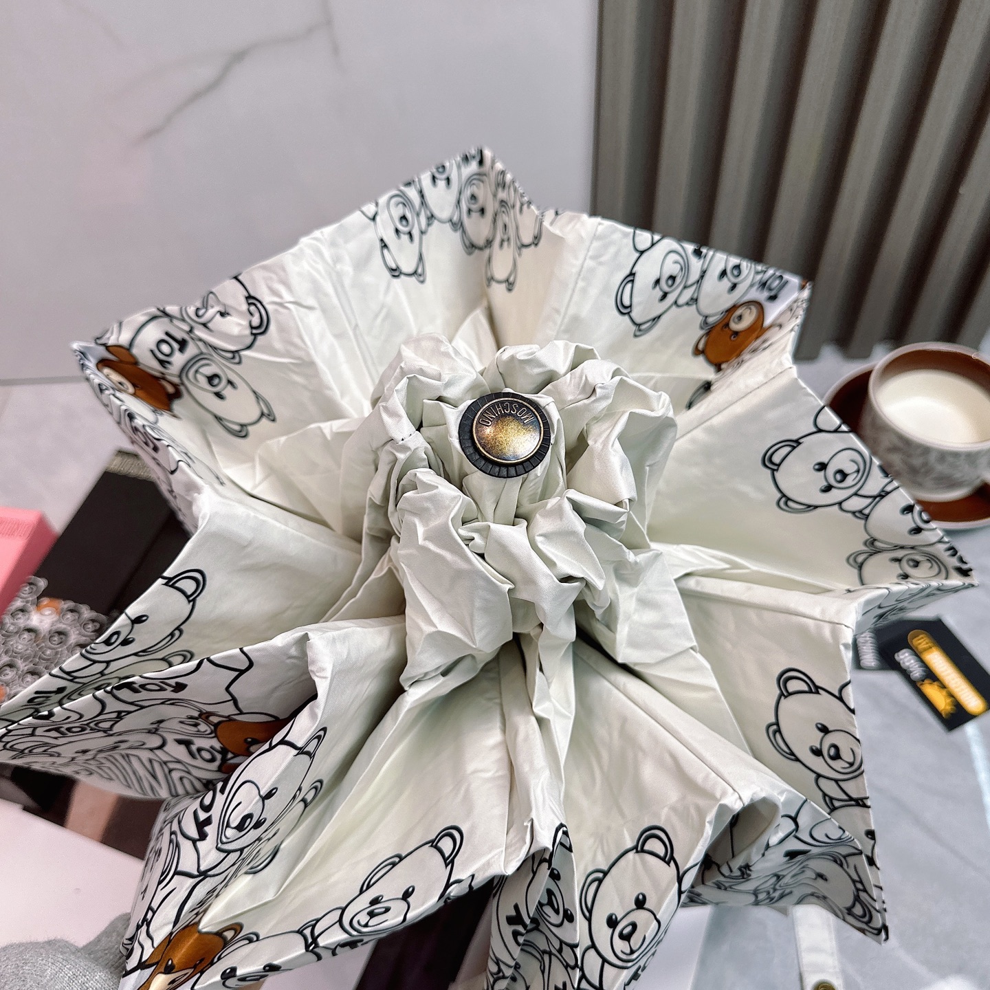   Moschino（莫斯奇诺） 新款 五折 折叠晴雨伞  时尚原单代工品质 细节精致 看得见的品质 打