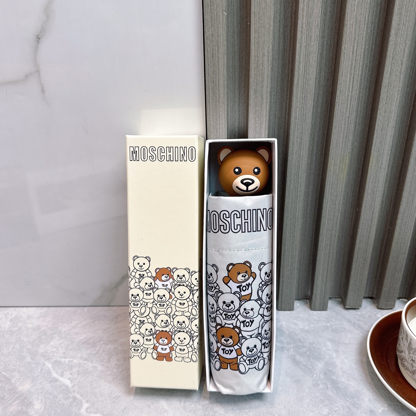   Moschino（莫斯奇诺） 新款 五折 折叠晴雨伞  时尚原单代工品质 细节精致 看得见的品质 打