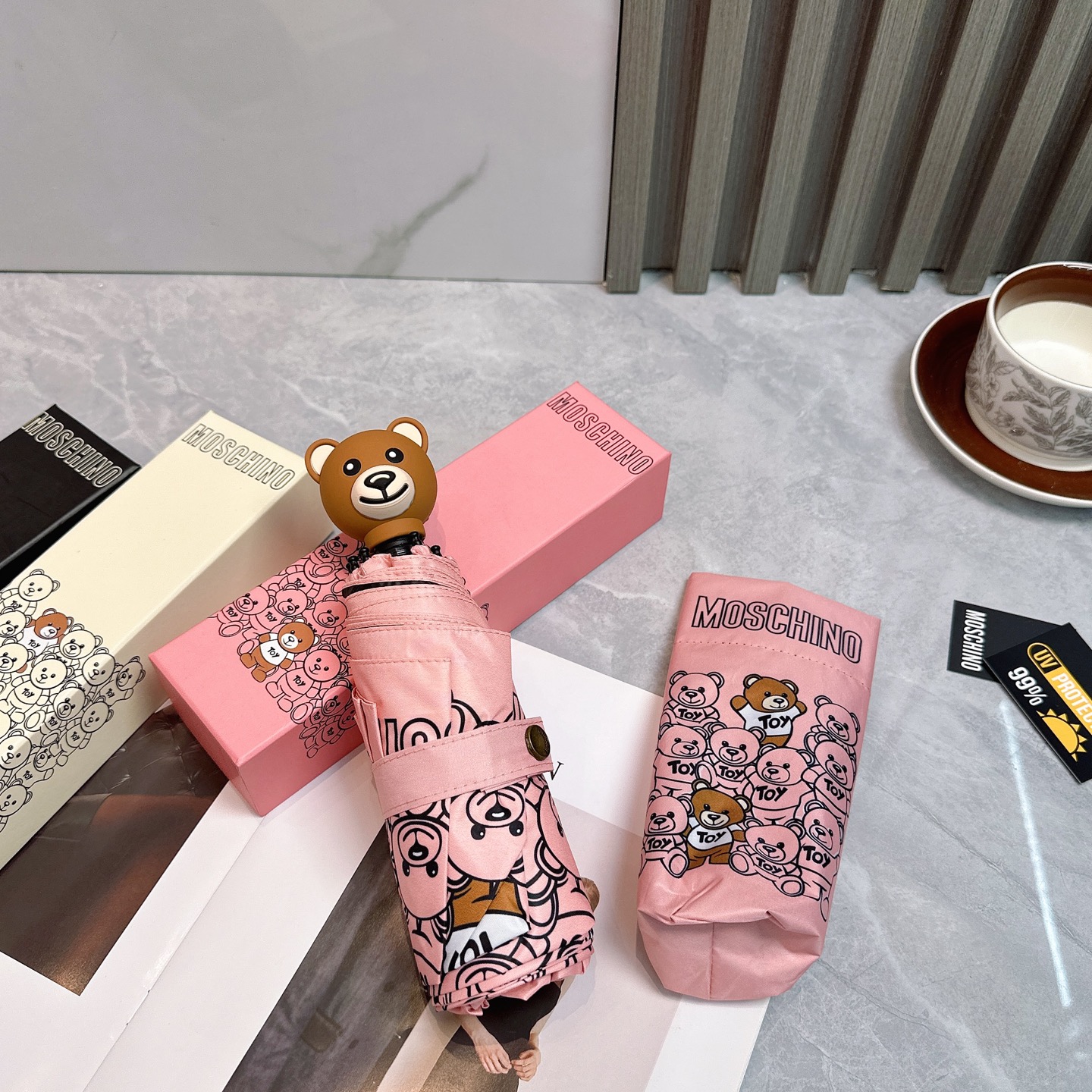  Moschino（莫斯奇诺） 新款 五折 折叠晴雨伞  时尚原单代工品质 细节精致 看得见的品质 打破