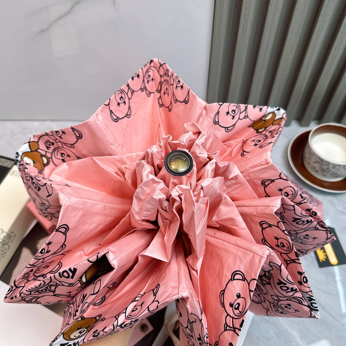  Moschino（莫斯奇诺） 新款 五折 折叠晴雨伞  时尚原单代工品质 细节精致 看得见的品质 打破