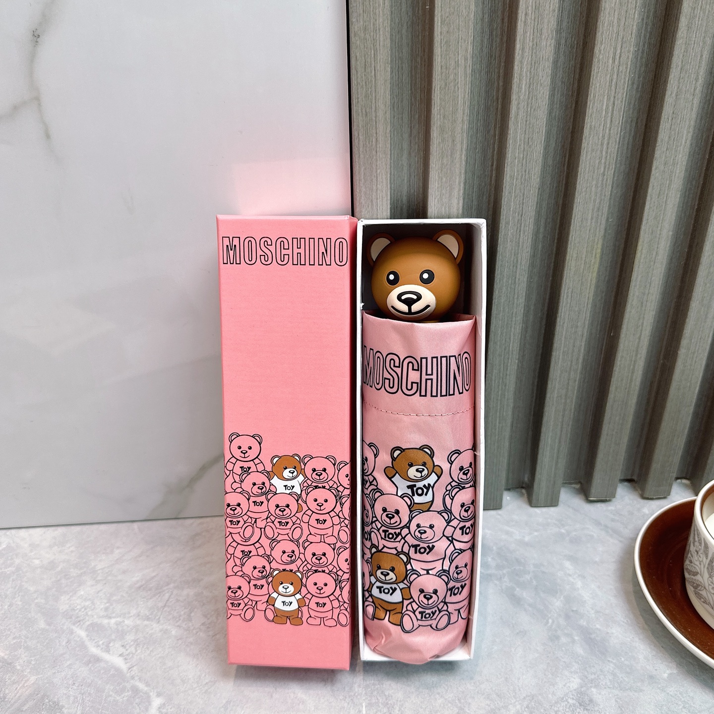 Moschino（莫斯奇诺） 新款 五折 折叠晴雨伞  时尚原单代工品质 细节精致 看得见的品质 打破