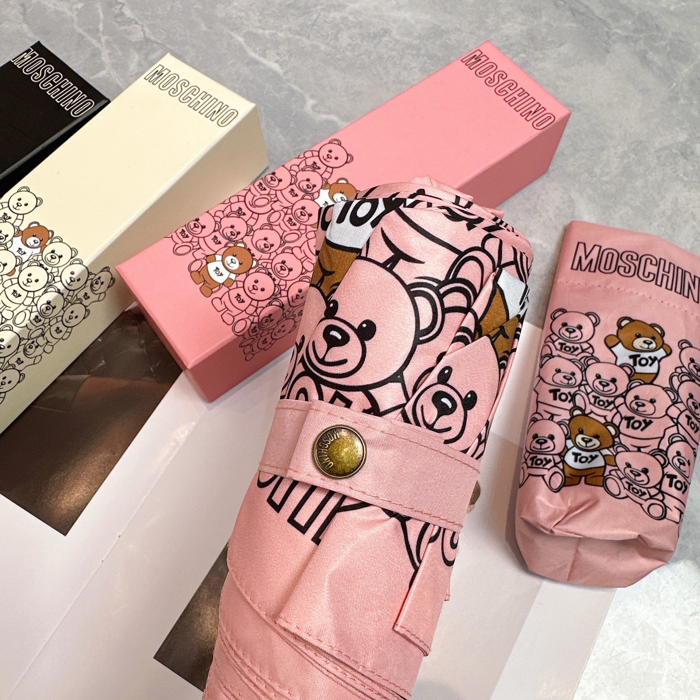  Moschino（莫斯奇诺） 新款 五折 折叠晴雨伞  时尚原单代工品质 细节精致 看得见的品质 打破