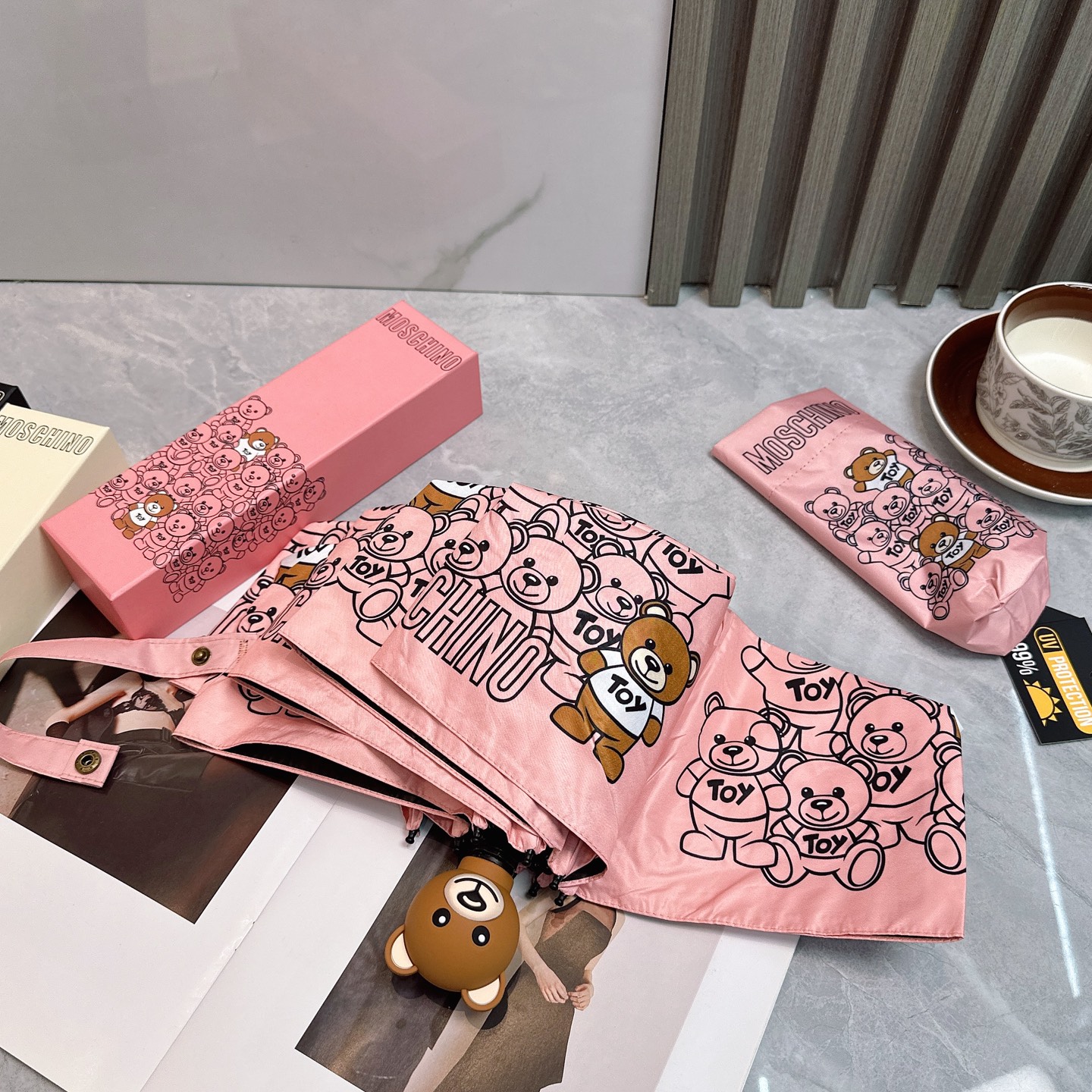  Moschino（莫斯奇诺） 新款 五折 折叠晴雨伞  时尚原单代工品质 细节精致 看得见的品质 打破