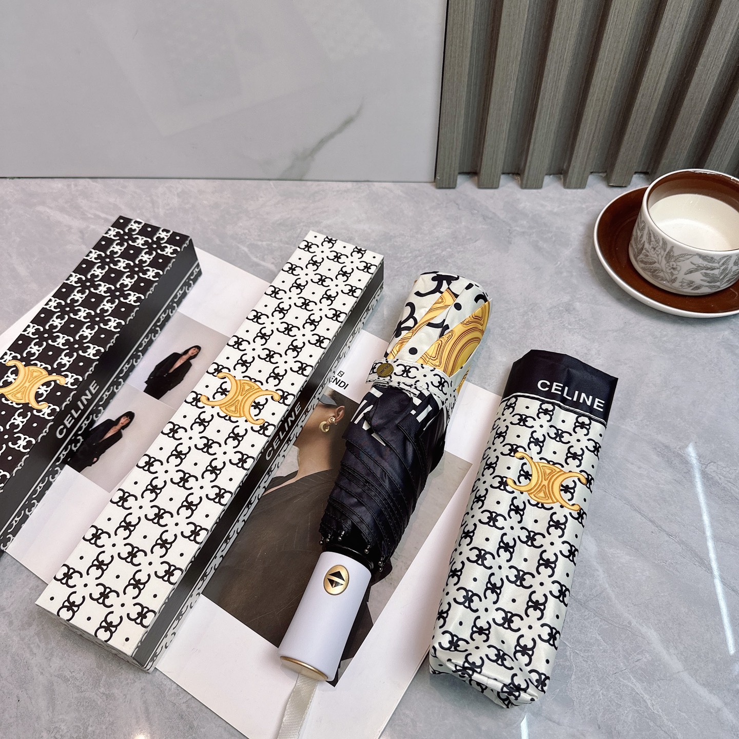  CELINE（赛琳）🌂🌂最新款全自动折叠晴雨伞 超有女人味的新款 采用Nano Polymer com