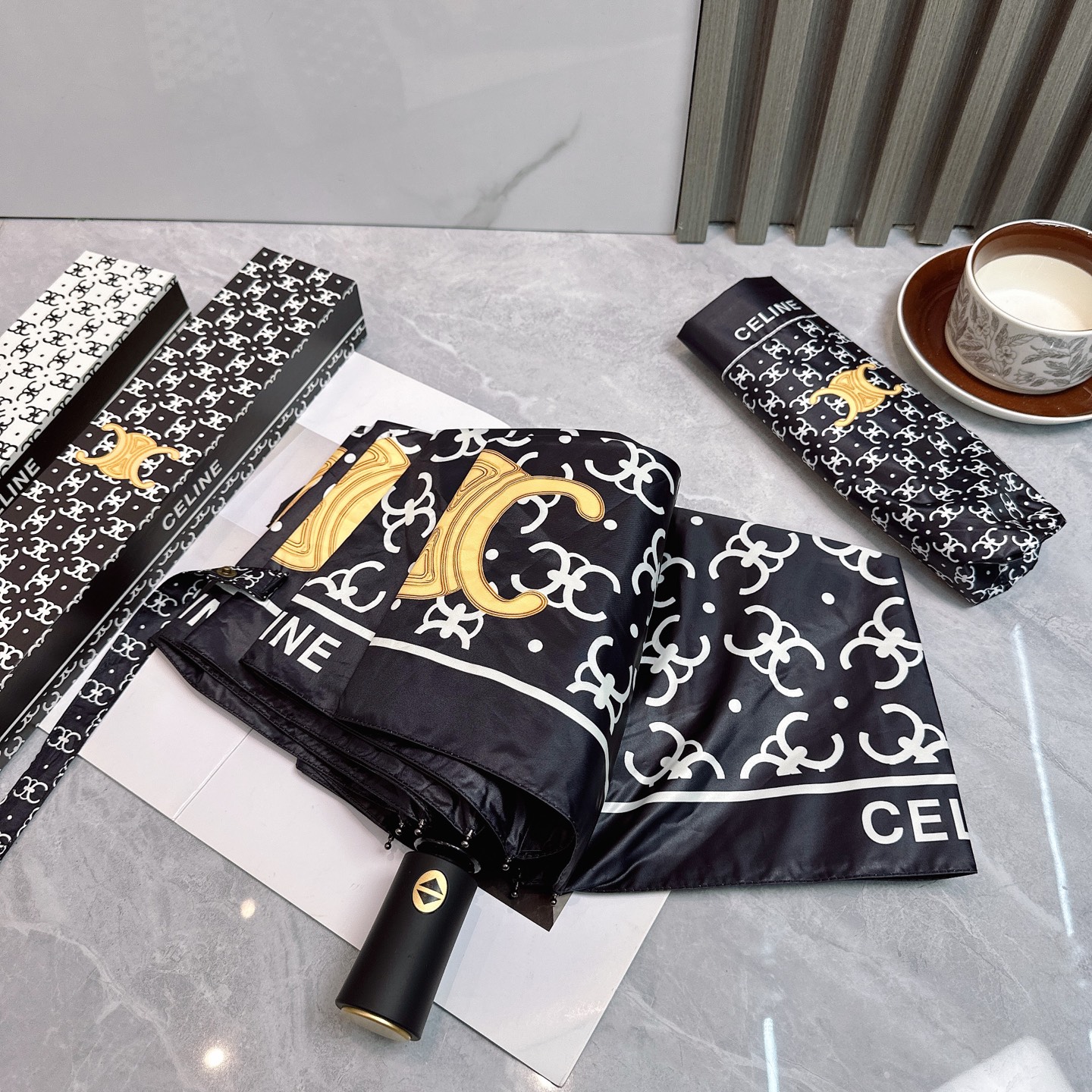  CELINE（赛琳）🌂🌂最新款全自动折叠晴雨伞 超有女人味的新款 采用Nano Polymer com