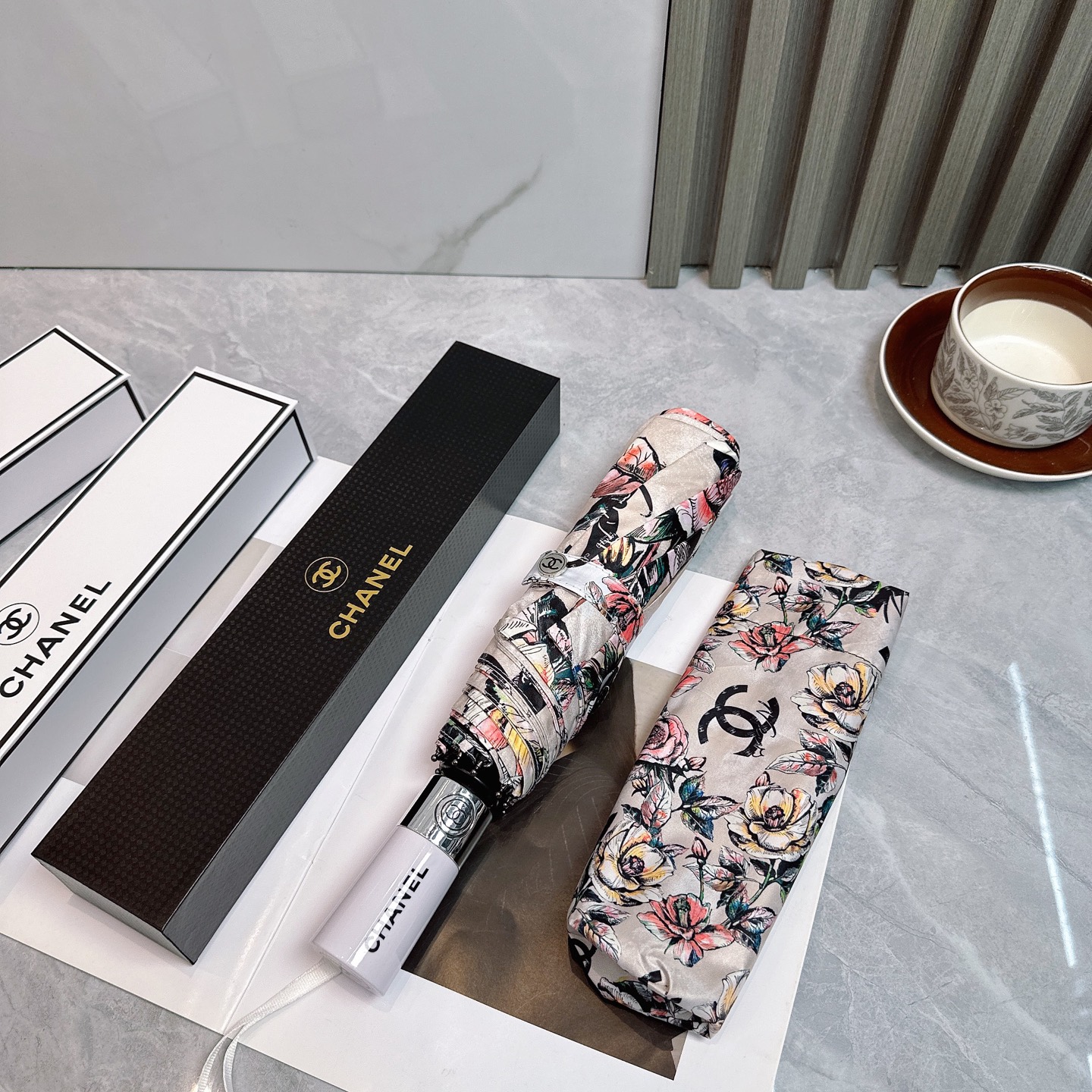  CHANEL（香奈儿）夏季新款 全自动折叠晴雨伞 
黑色涂层防晒有效阻隔紫外线99%，UPF>50 
