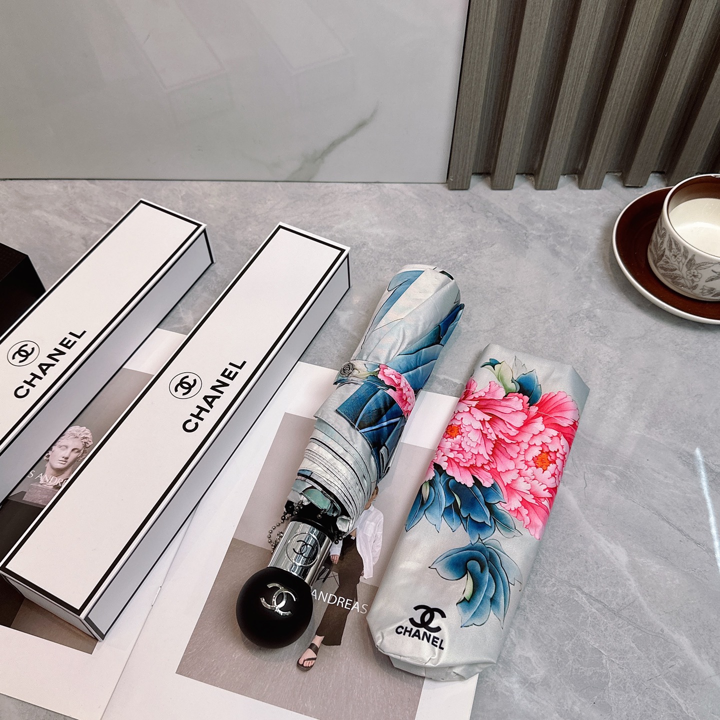  CHANEL（香奈儿）夏季新款 全自动折叠晴雨伞 
黑色涂层防晒有效阻隔紫外线99%，UPF>50 
