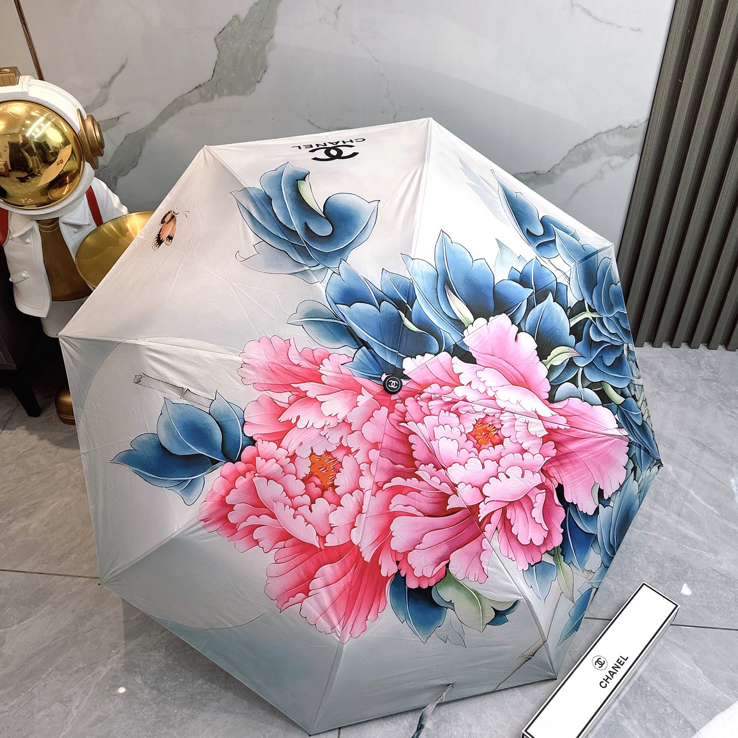  CHANEL（香奈儿）夏季新款 全自动折叠晴雨伞 
黑色涂层防晒有效阻隔紫外线99%，UPF>50 
