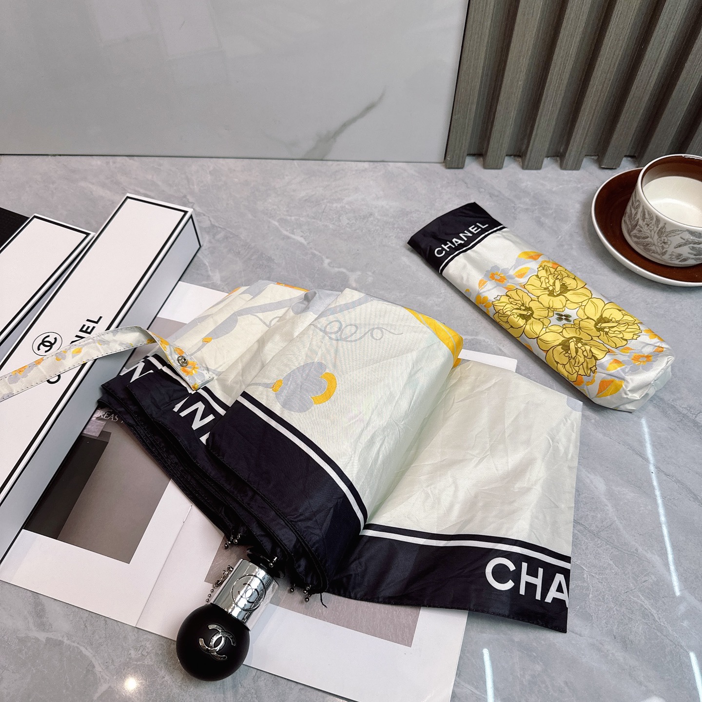  CHANEL（香奈儿）夏季新款 全自动折叠晴雨伞 
黑色涂层防晒有效阻隔紫外线99%，UPF>50 
