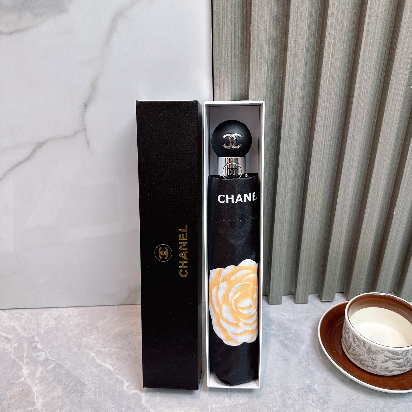  CHANEL（香奈儿）夏季新款 全自动折叠晴雨伞 
黑色涂层防晒有效阻隔紫外线99%，UPF>50 
