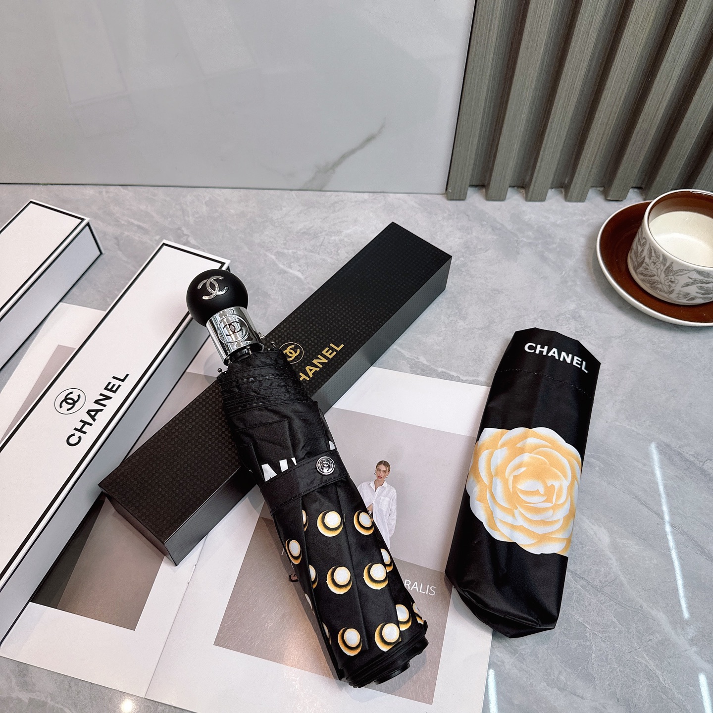  CHANEL（香奈儿）夏季新款 全自动折叠晴雨伞 
黑色涂层防晒有效阻隔紫外线99%，UPF>50 
