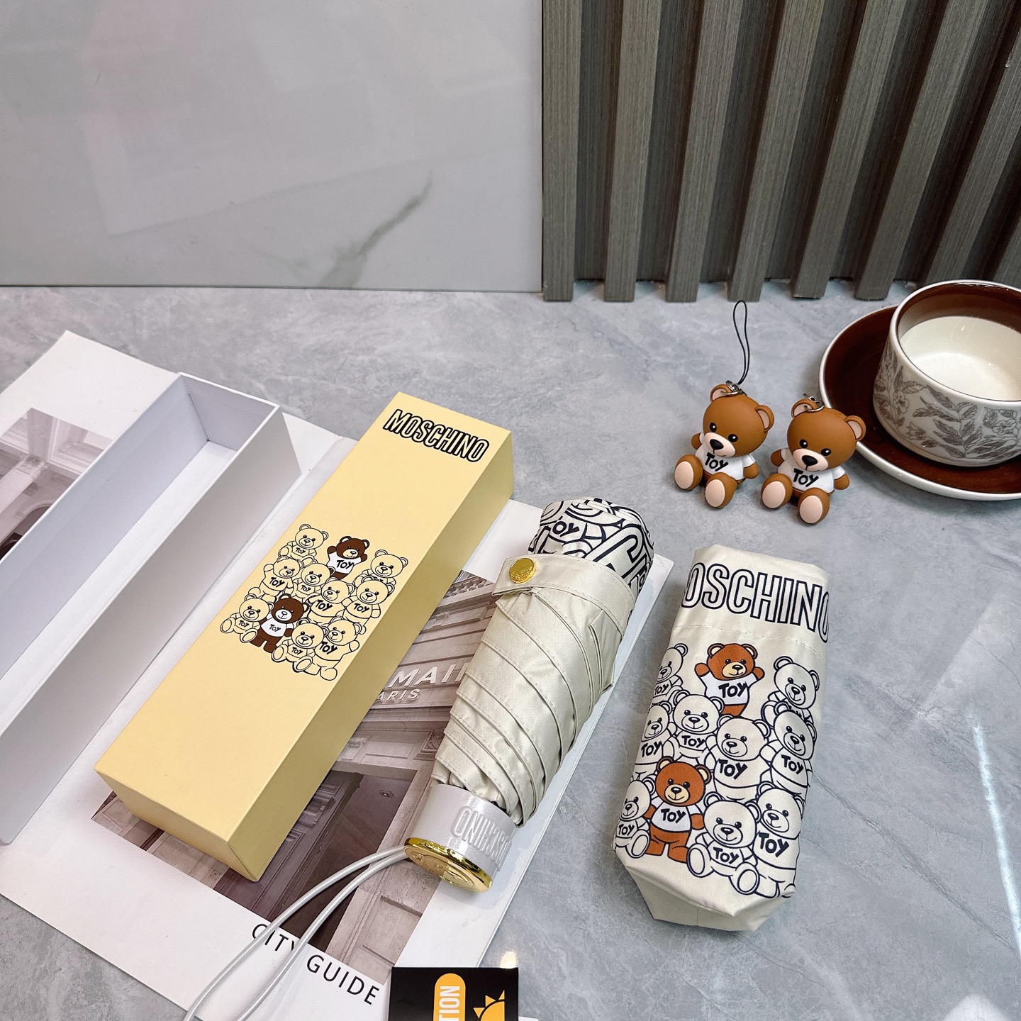   Moschino（莫斯奇诺） 新款 五折 折叠晴雨伞  时尚原单代工品质 细节精致 看得见的品质 打