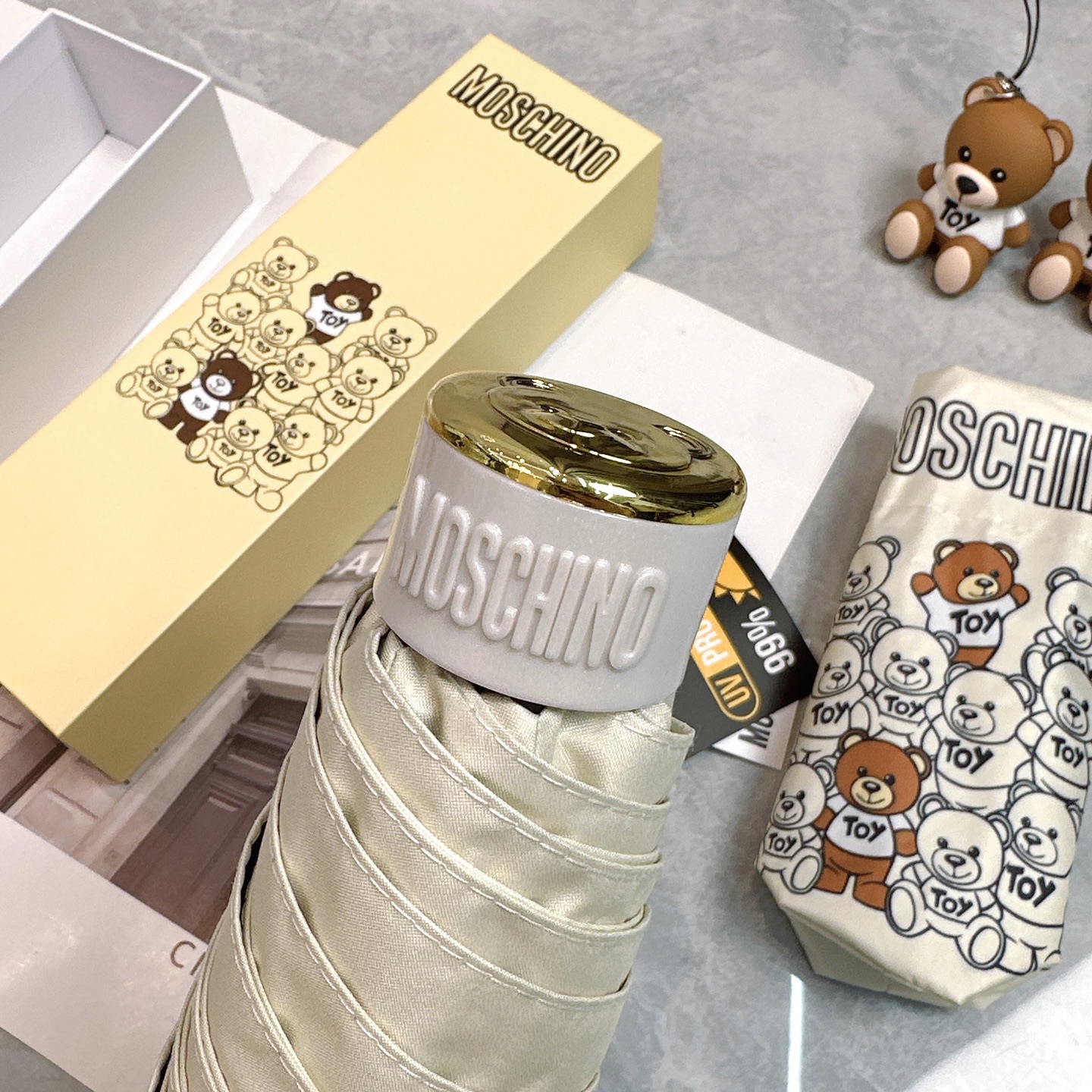   Moschino（莫斯奇诺） 新款 五折 折叠晴雨伞  时尚原单代工品质 细节精致 看得见的品质 打