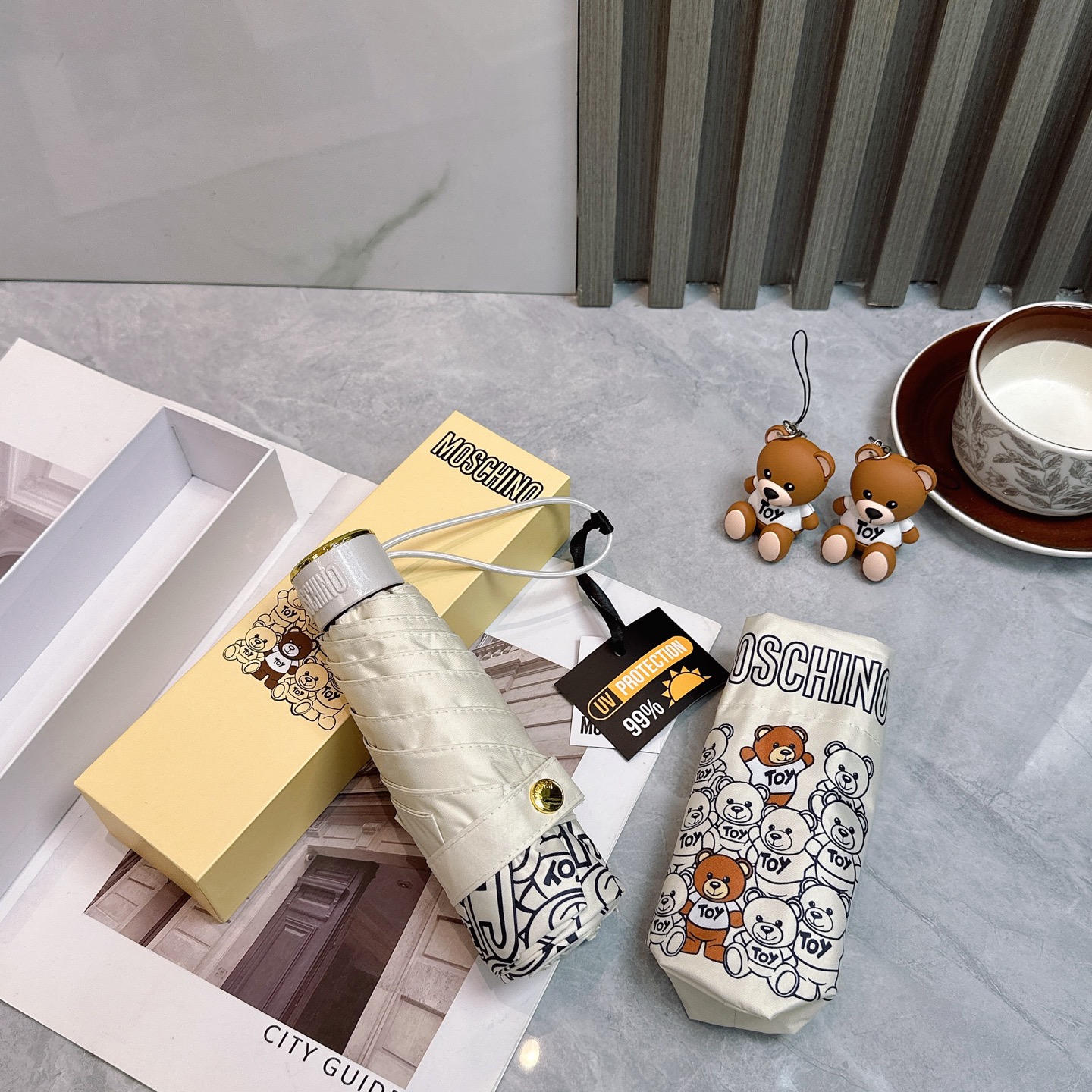   Moschino（莫斯奇诺） 新款 五折 折叠晴雨伞  时尚原单代工品质 细节精致 看得见的品质 打