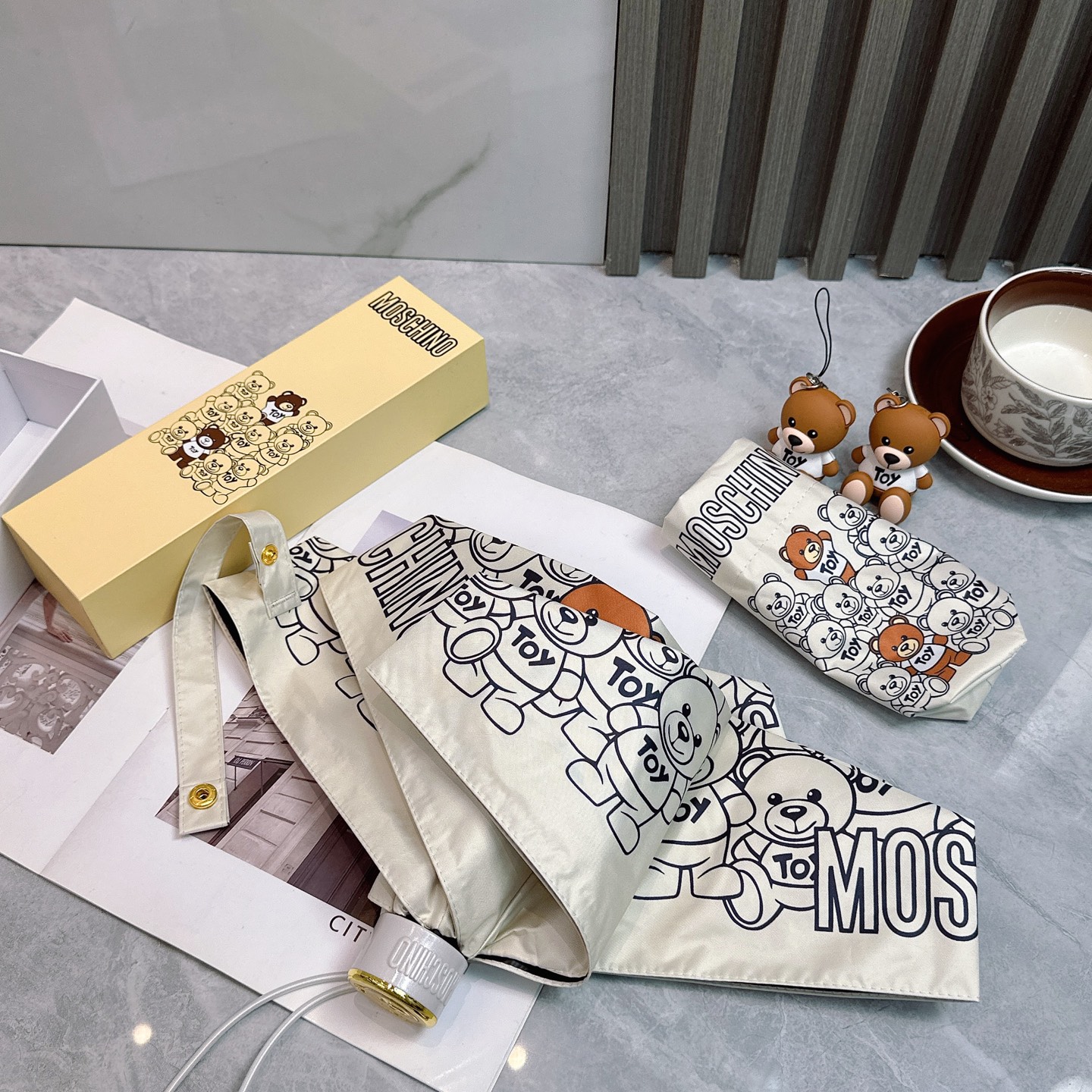   Moschino（莫斯奇诺） 新款 五折 折叠晴雨伞  时尚原单代工品质 细节精致 看得见的品质 打