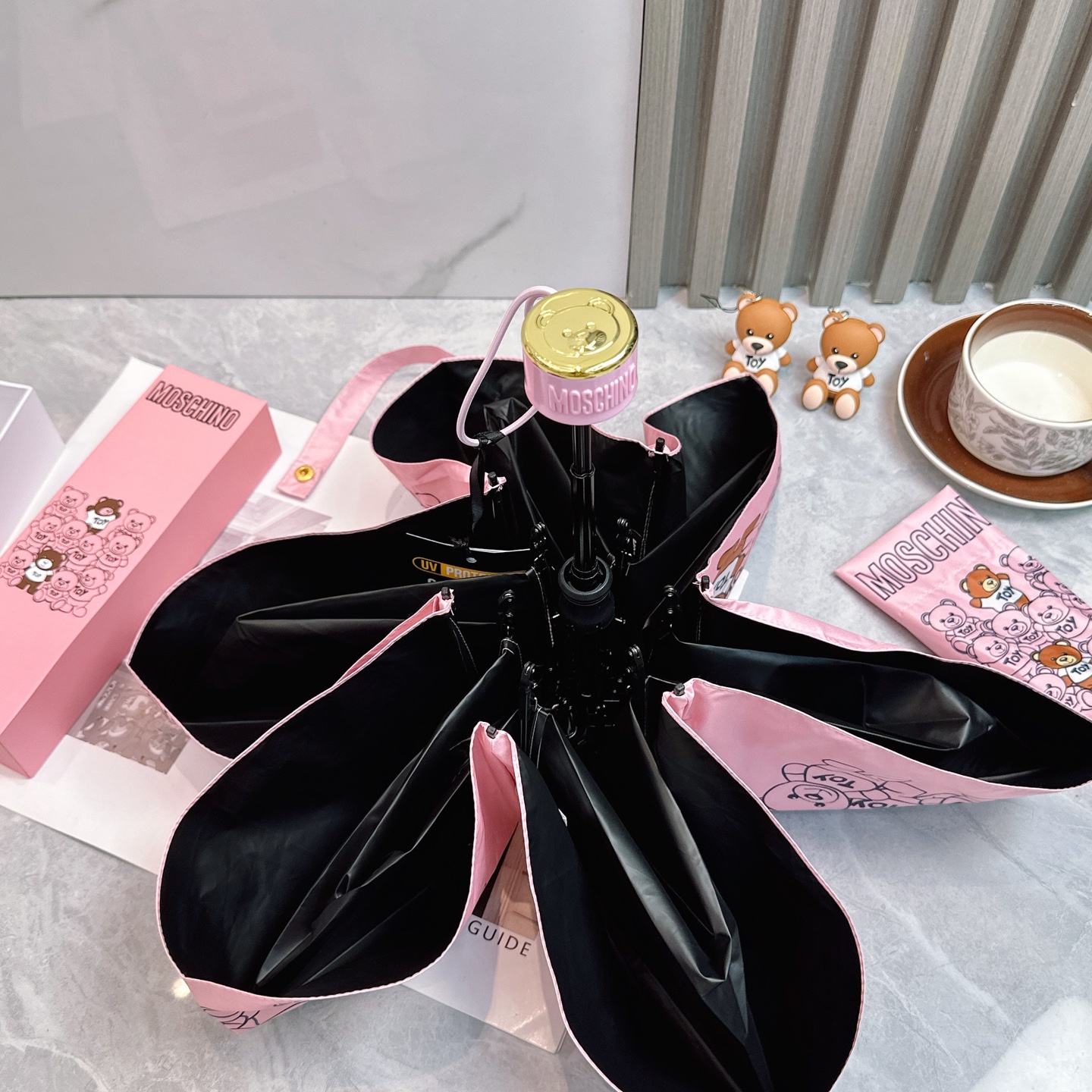   Moschino（莫斯奇诺） 新款 五折 折叠晴雨伞  时尚原单代工品质 细节精致 看得见的品质 打