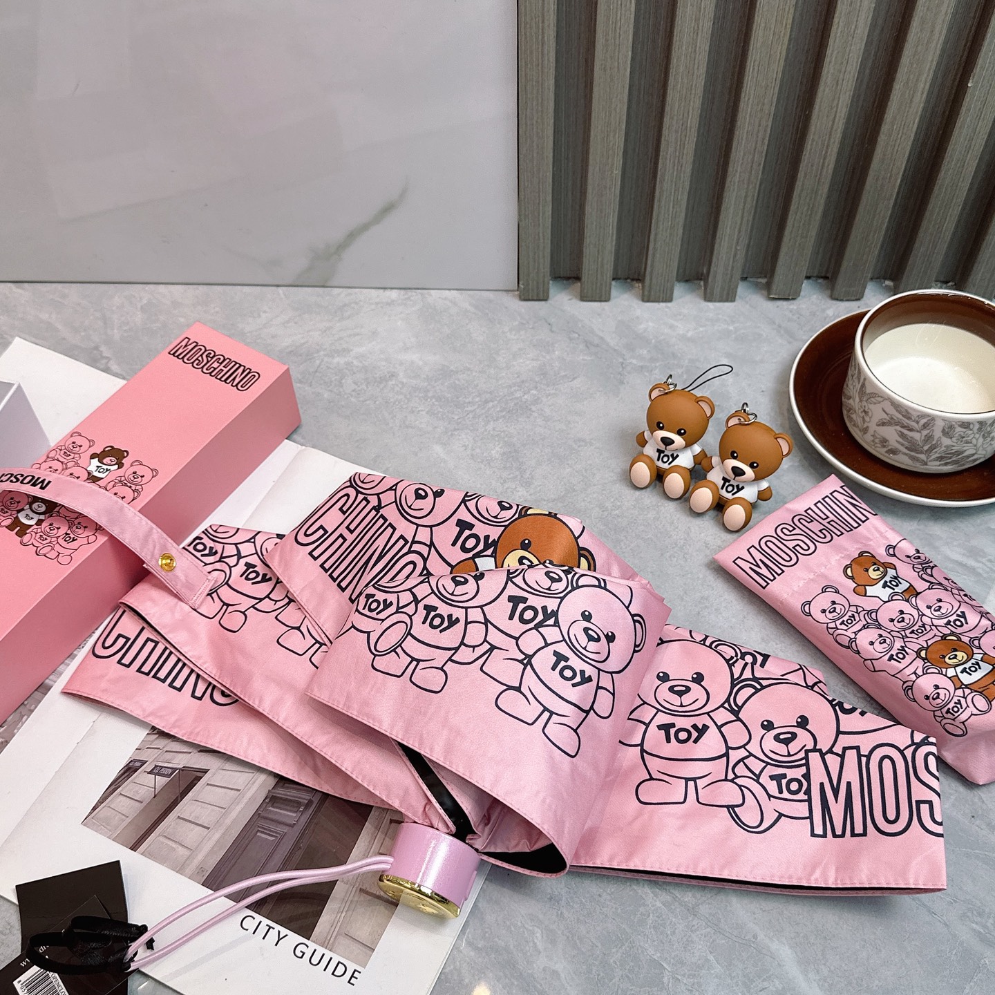   Moschino（莫斯奇诺） 新款 五折 折叠晴雨伞  时尚原单代工品质 细节精致 看得见的品质 打
