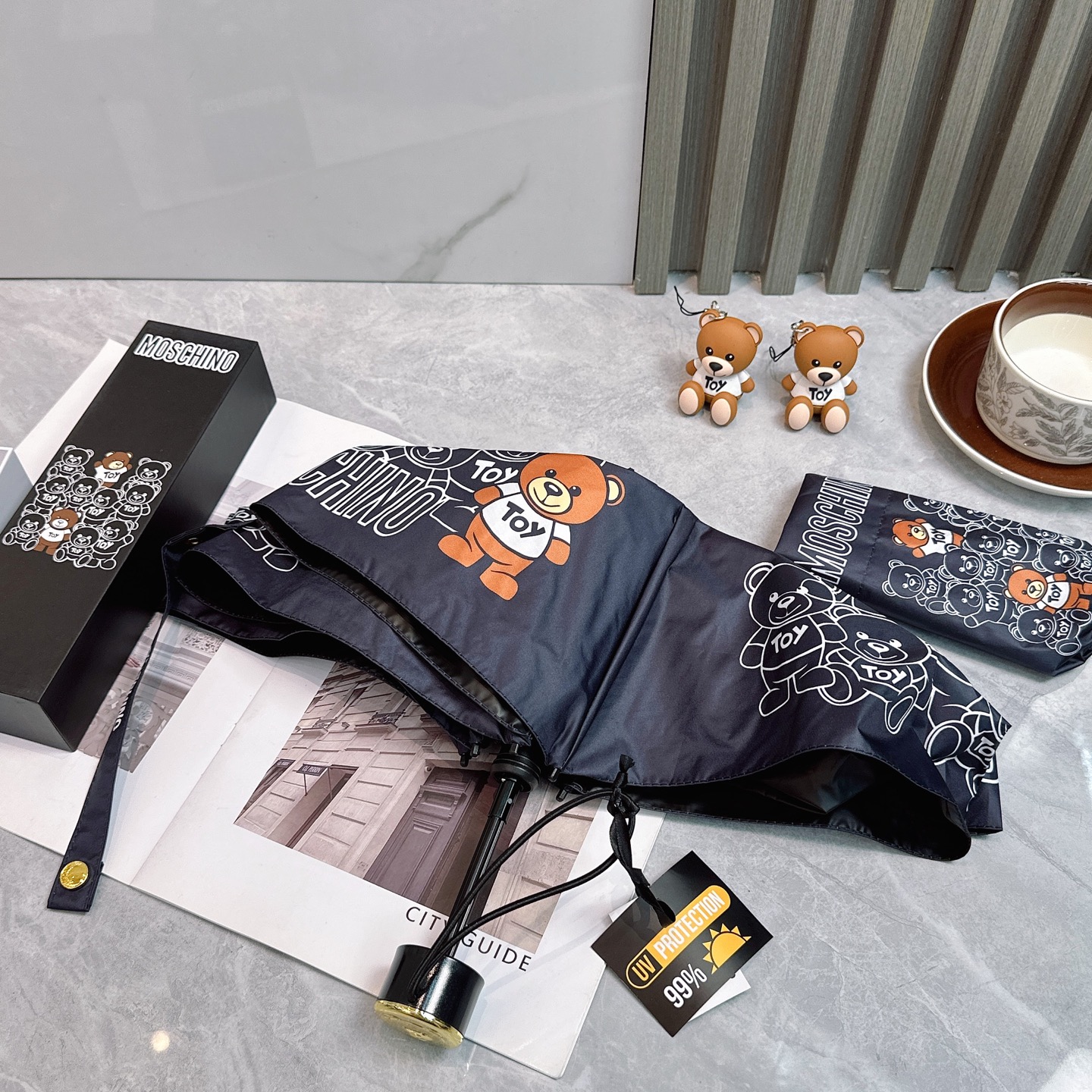   Moschino（莫斯奇诺） 新款 五折 折叠晴雨伞  时尚原单代工品质 细节精致 看得见的品质 打