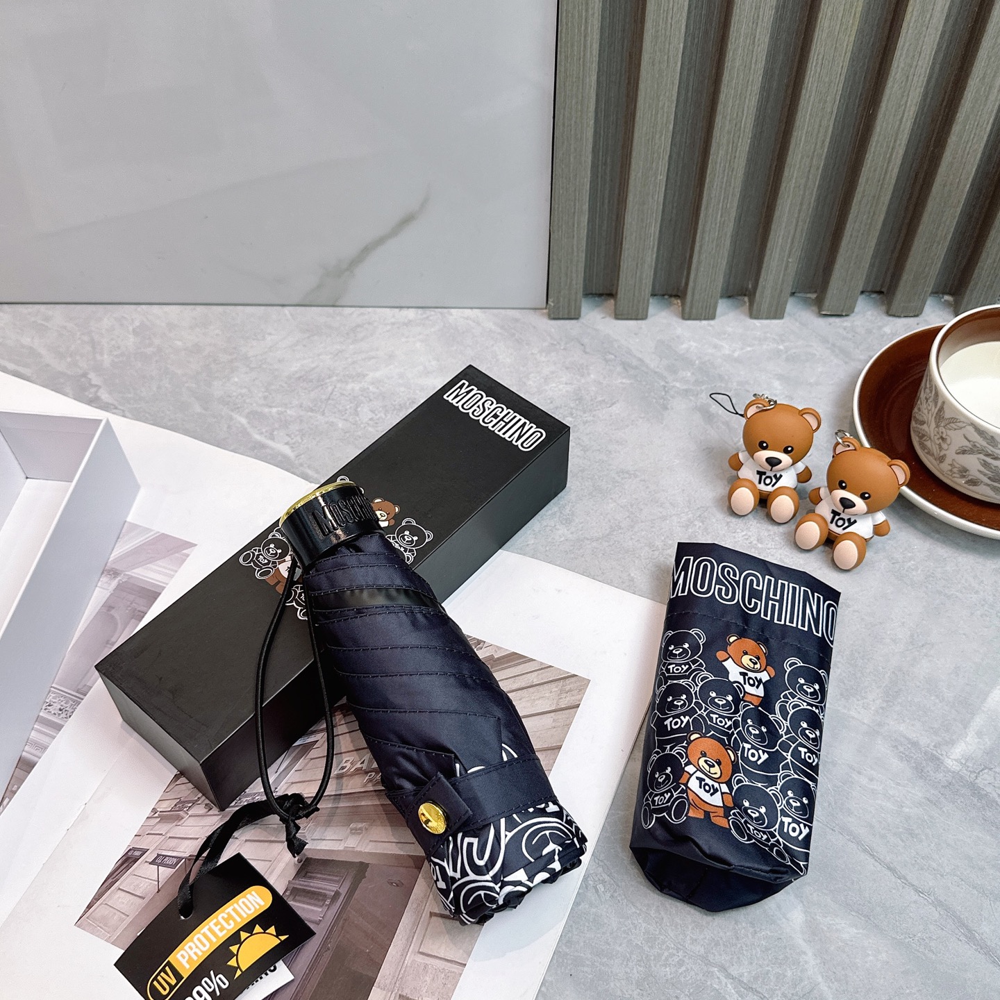   Moschino（莫斯奇诺） 新款 五折 折叠晴雨伞  时尚原单代工品质 细节精致 看得见的品质 打