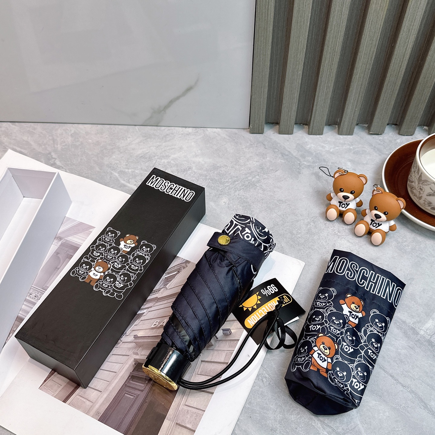   Moschino（莫斯奇诺） 新款 五折 折叠晴雨伞  时尚原单代工品质 细节精致 看得见的品质 打