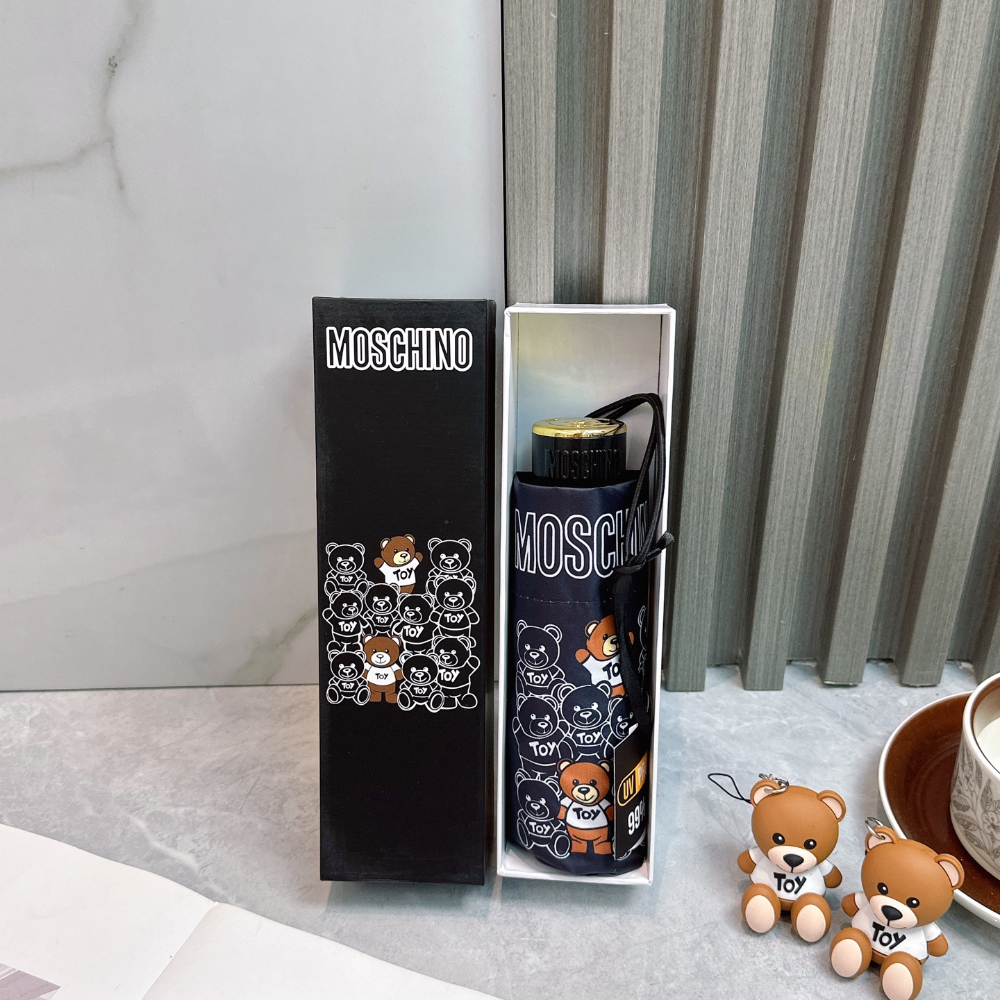   Moschino（莫斯奇诺） 新款 五折 折叠晴雨伞  时尚原单代工品质 细节精致 看得见的品质 打