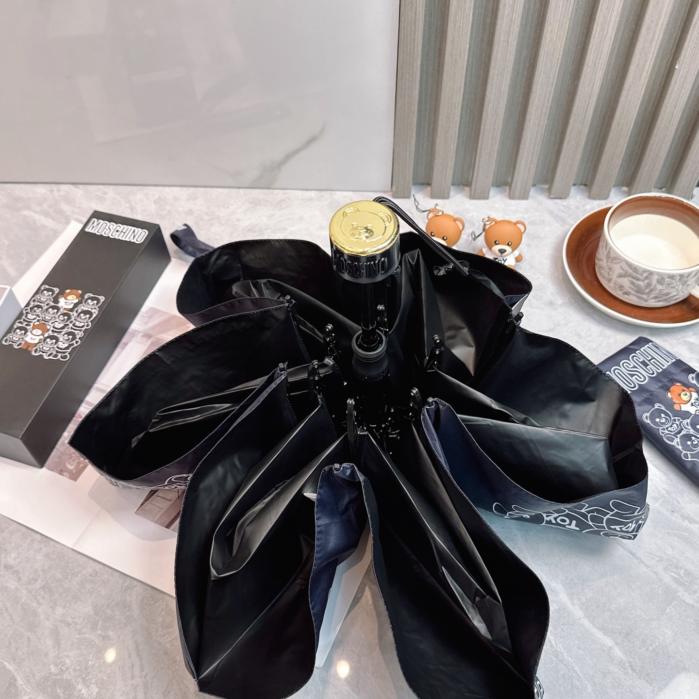   Moschino（莫斯奇诺） 新款 五折 折叠晴雨伞  时尚原单代工品质 细节精致 看得见的品质 打