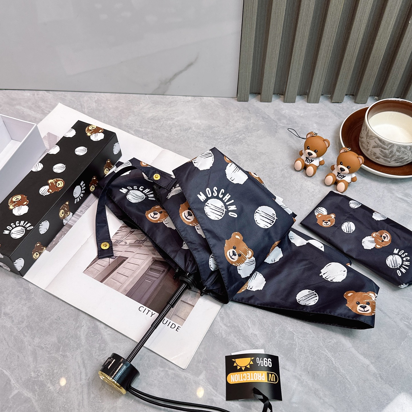   Moschino（莫斯奇诺） 新款 五折 折叠晴雨伞  时尚原单代工品质 细节精致 看得见的品质 打