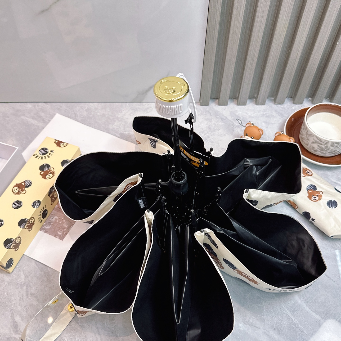   Moschino（莫斯奇诺） 新款 五折 折叠晴雨伞  时尚原单代工品质 细节精致 看得见的品质 打