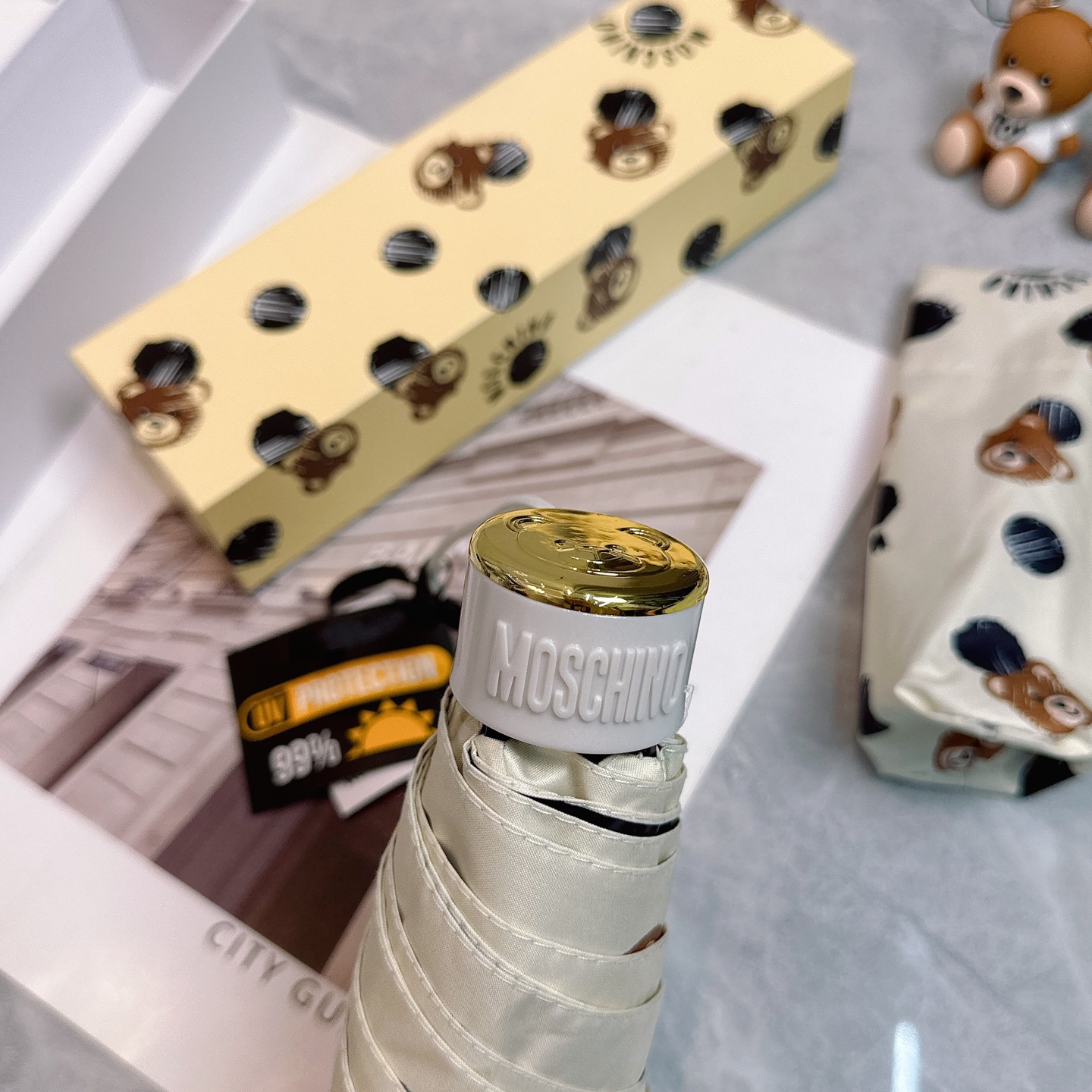   Moschino（莫斯奇诺） 新款 五折 折叠晴雨伞  时尚原单代工品质 细节精致 看得见的品质 打