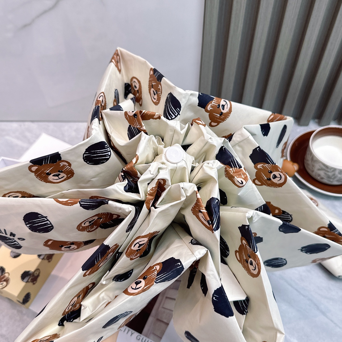   Moschino（莫斯奇诺） 新款 五折 折叠晴雨伞  时尚原单代工品质 细节精致 看得见的品质 打